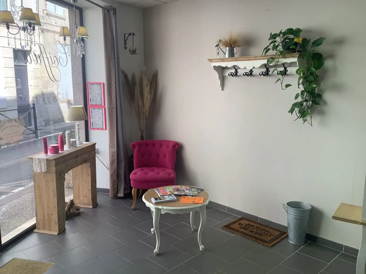 Emie’ Création - Coiffure Saint-Savinien - Emie’ Création - Photo Galerie - OneBooking