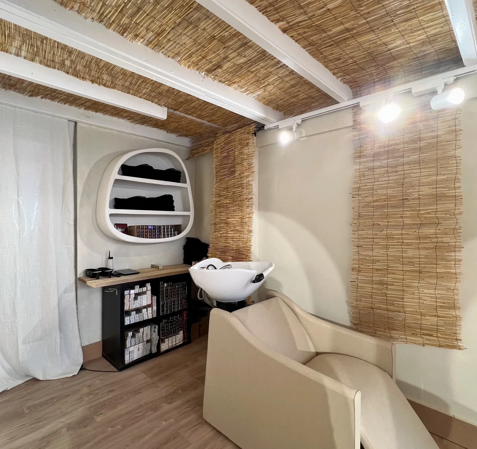 aime. - Coiffure Sète - aime. - Photo Galerie - OneBooking