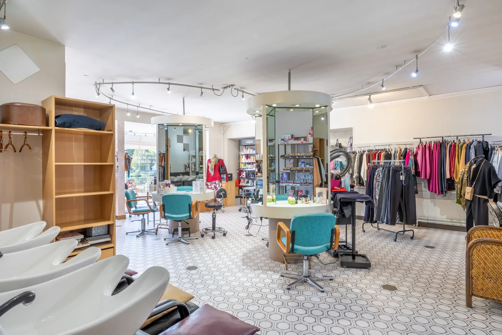 Expert - Coiffure / Esthetique - Coiffure Joigny - Expert - Coiffure / Esthetique - Photo Galerie - OneBooking