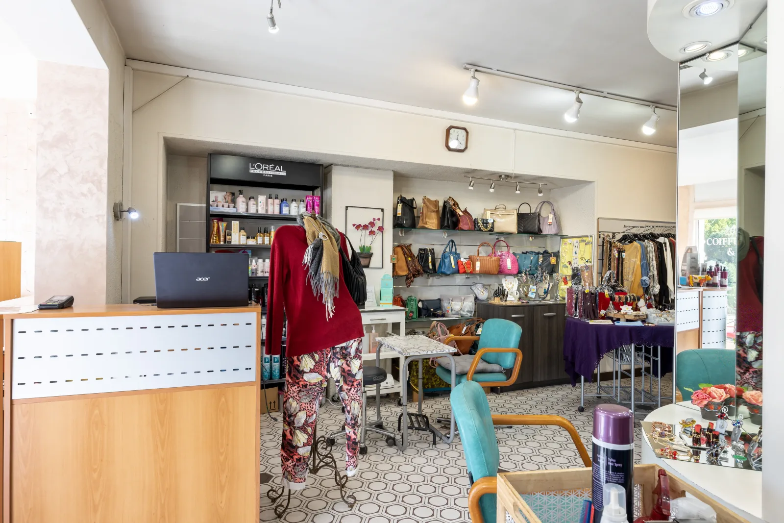 Expert - Coiffure / Esthetique - Coiffure Joigny - Expert - Coiffure / Esthetique - Photo Galerie - OneBooking