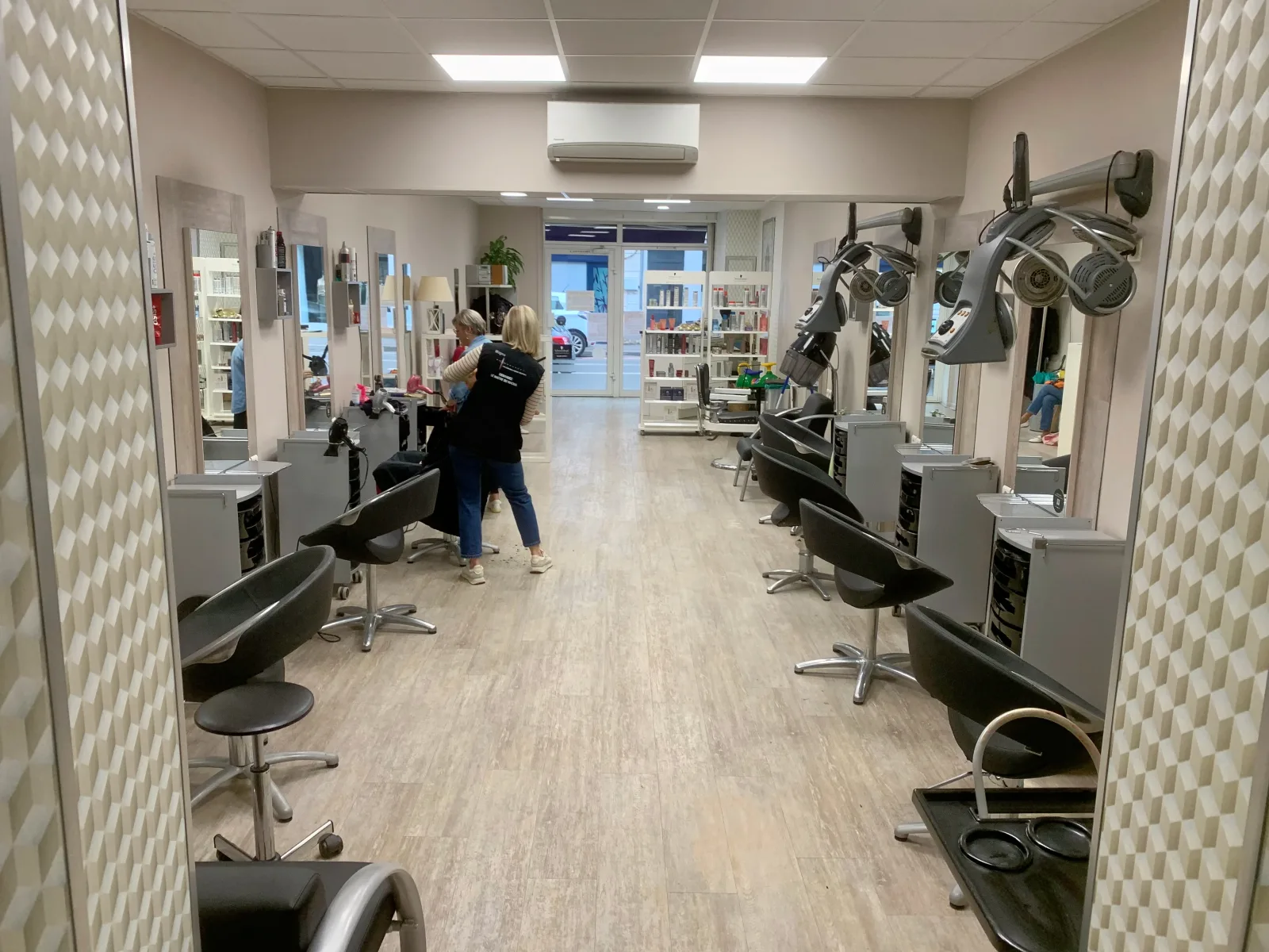 Paradis coiffure - Coiffure Romans-sur-Isère - Paradis coiffure - Photo Galerie - OneBooking