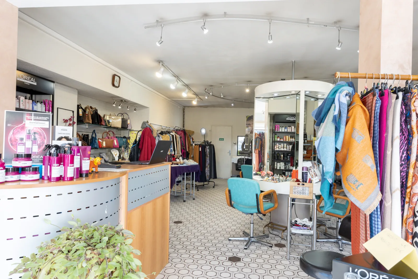 Expert - Coiffure / Esthetique - Coiffure Joigny - Expert - Coiffure / Esthetique - Photo Galerie - OneBooking
