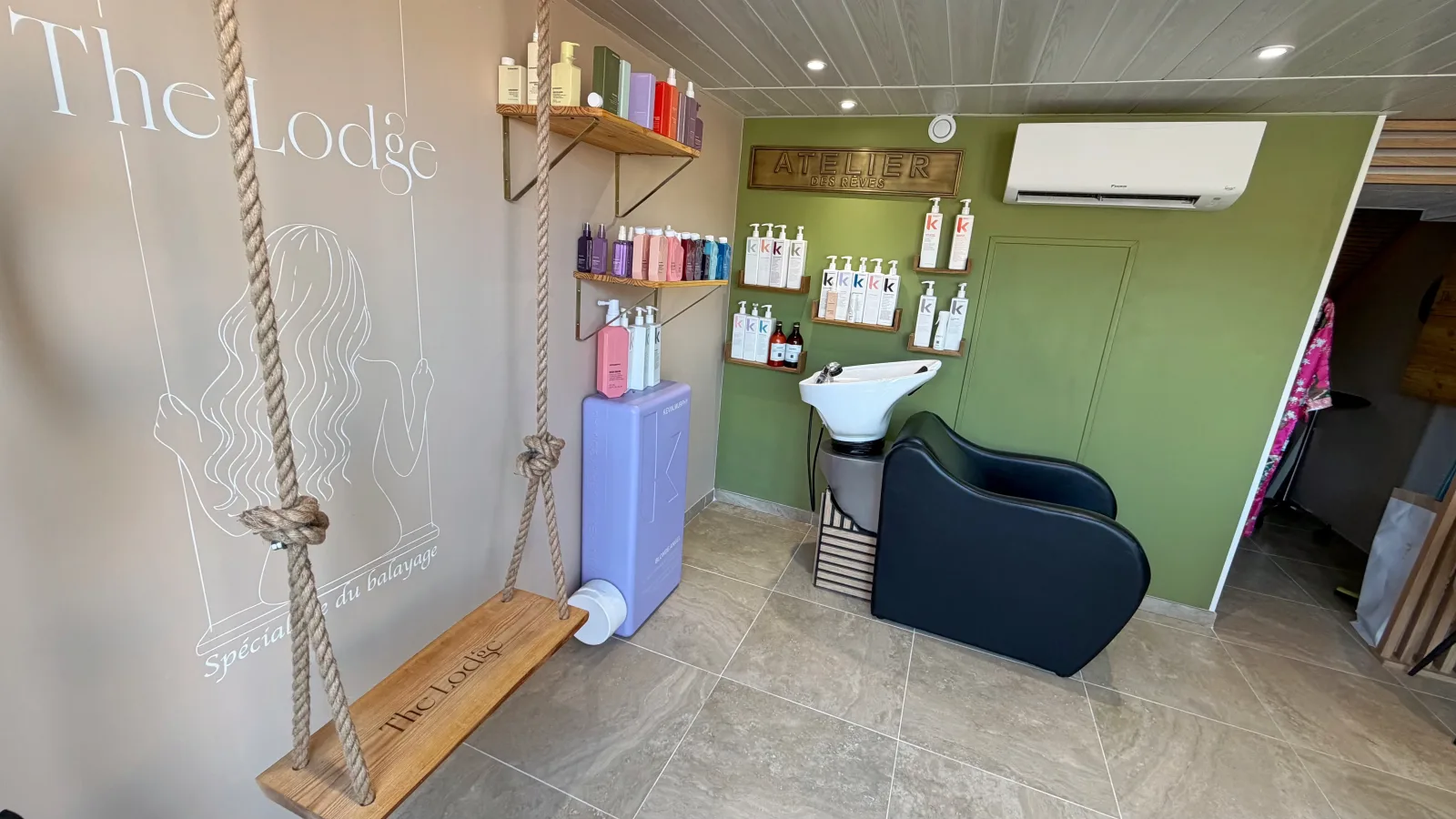 The Lodge - Coiffure Bouloc - The Lodge - Photo Galerie - OneBooking