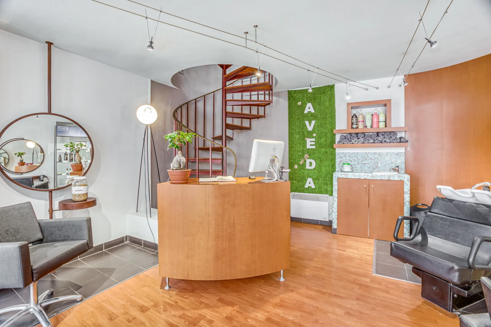 Aveda Coiffeur - Coiffure Cognac - Aveda Coiffeur - Photo Galerie - OneBooking