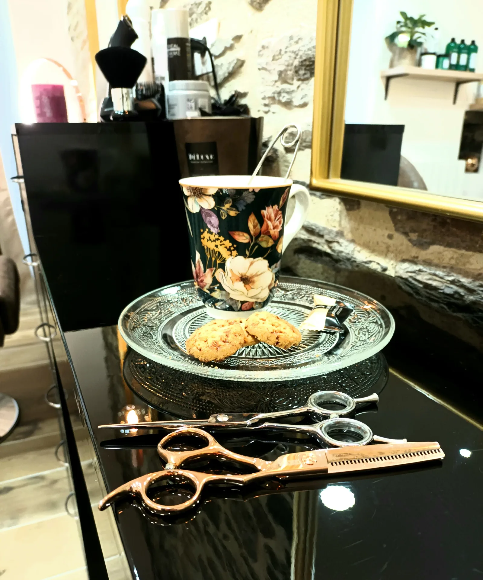 Les noisetiers - salon de coiffure - Coiffure Saint-Lô - Les noisetiers - salon de coiffure - Photo Galerie - OneBooking