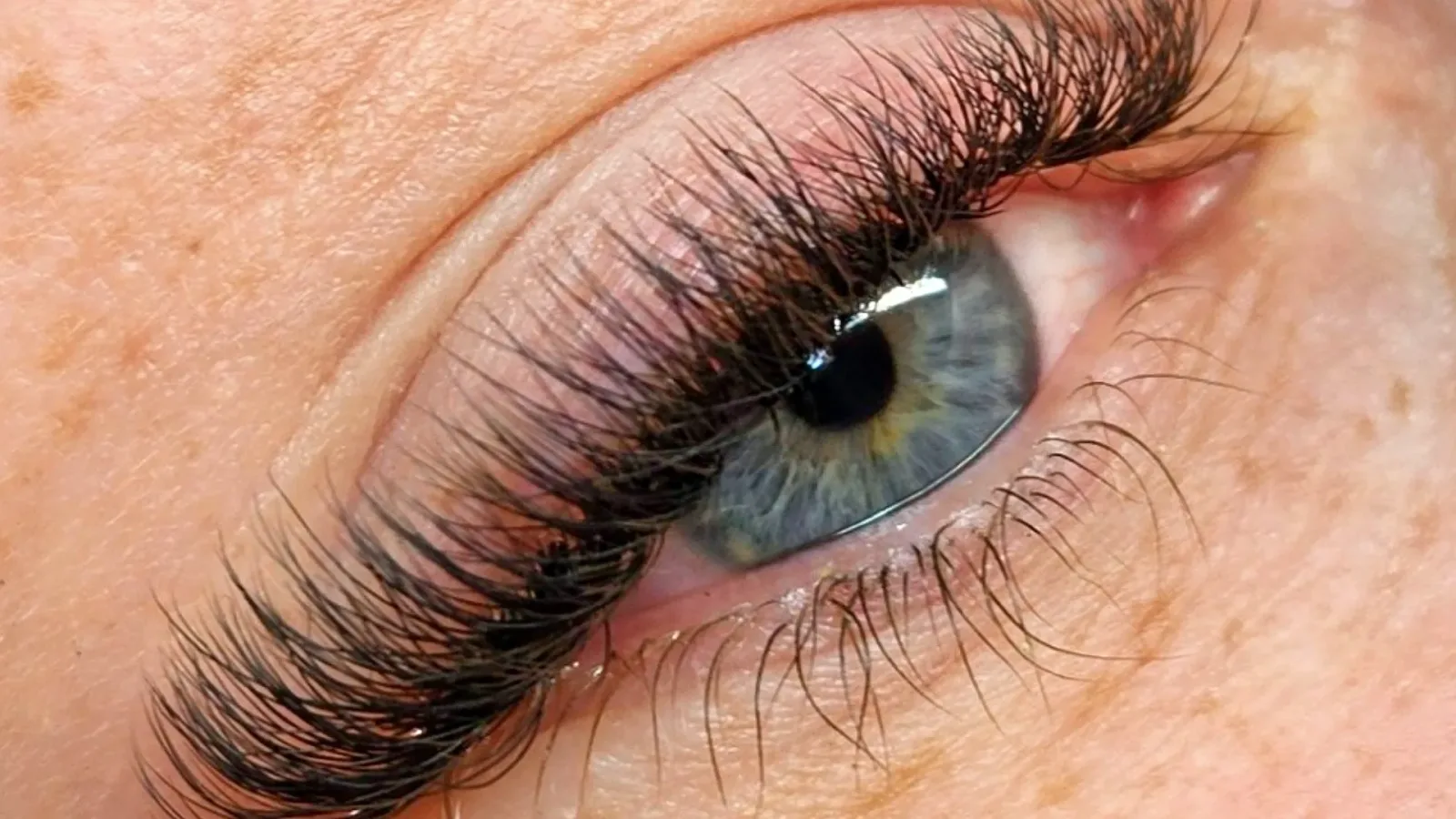 LES CILS DE BABETH - Extension de Cils, Rehaussement, Brow Lift & Épilations au Fil - Épilation Pignan - LES CILS DE BABETH - Extension de Cils, Rehaussement, Brow Lift & Épilations au Fil - Photo Galerie - OneBooking