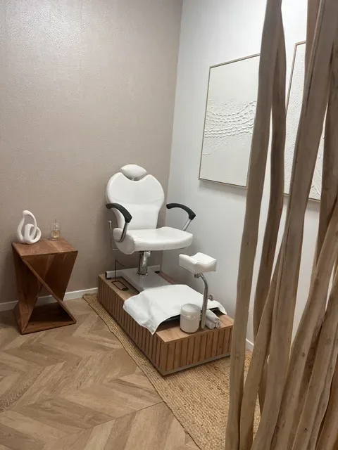 Le salon de Julia - Onglerie Cognac - Le salon de Julia - Photo Galerie - OneBooking
