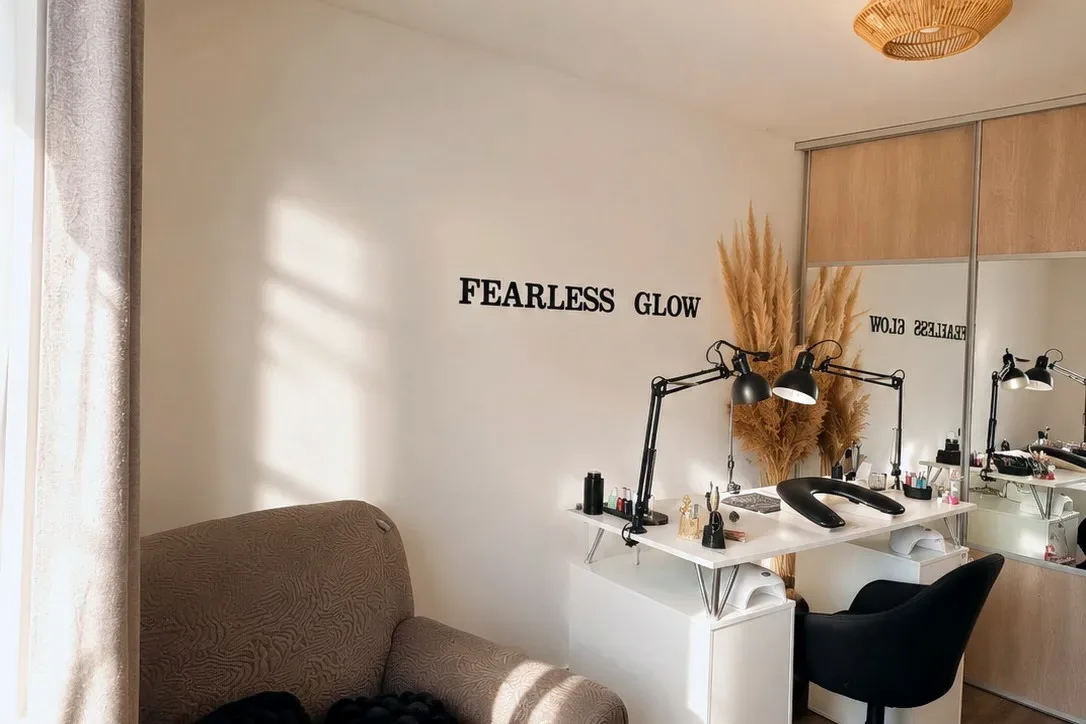 Fearless Glow - Onglerie Cuers - Fearless Glow - Photo Galerie - OneBooking