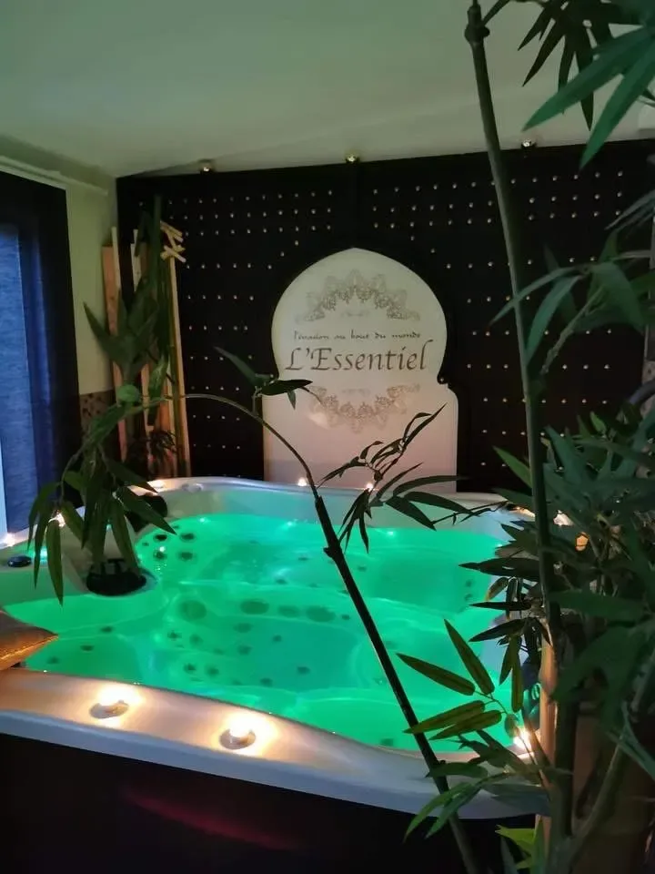 SPA L’Essentiel - Onglerie Le Poinçonnet - SPA L’Essentiel - Photo Galerie - OneBooking