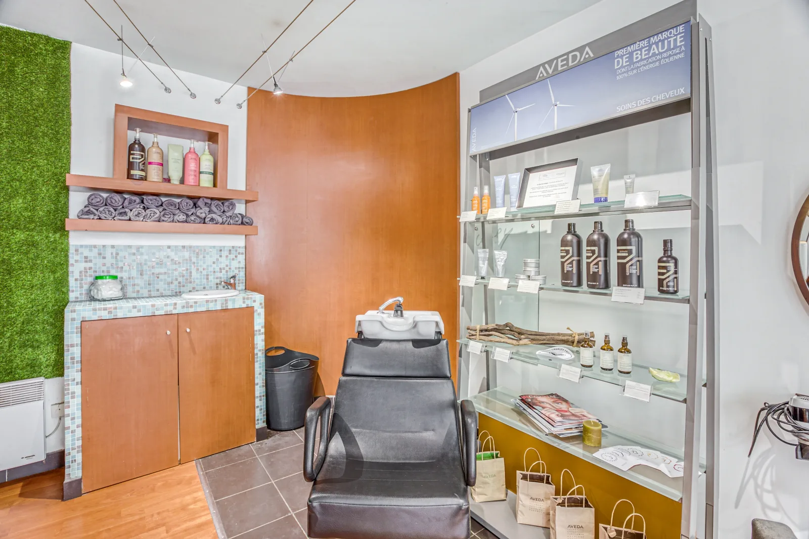 Aveda Coiffeur - Coiffure Cognac - Aveda Coiffeur - Photo Galerie - OneBooking