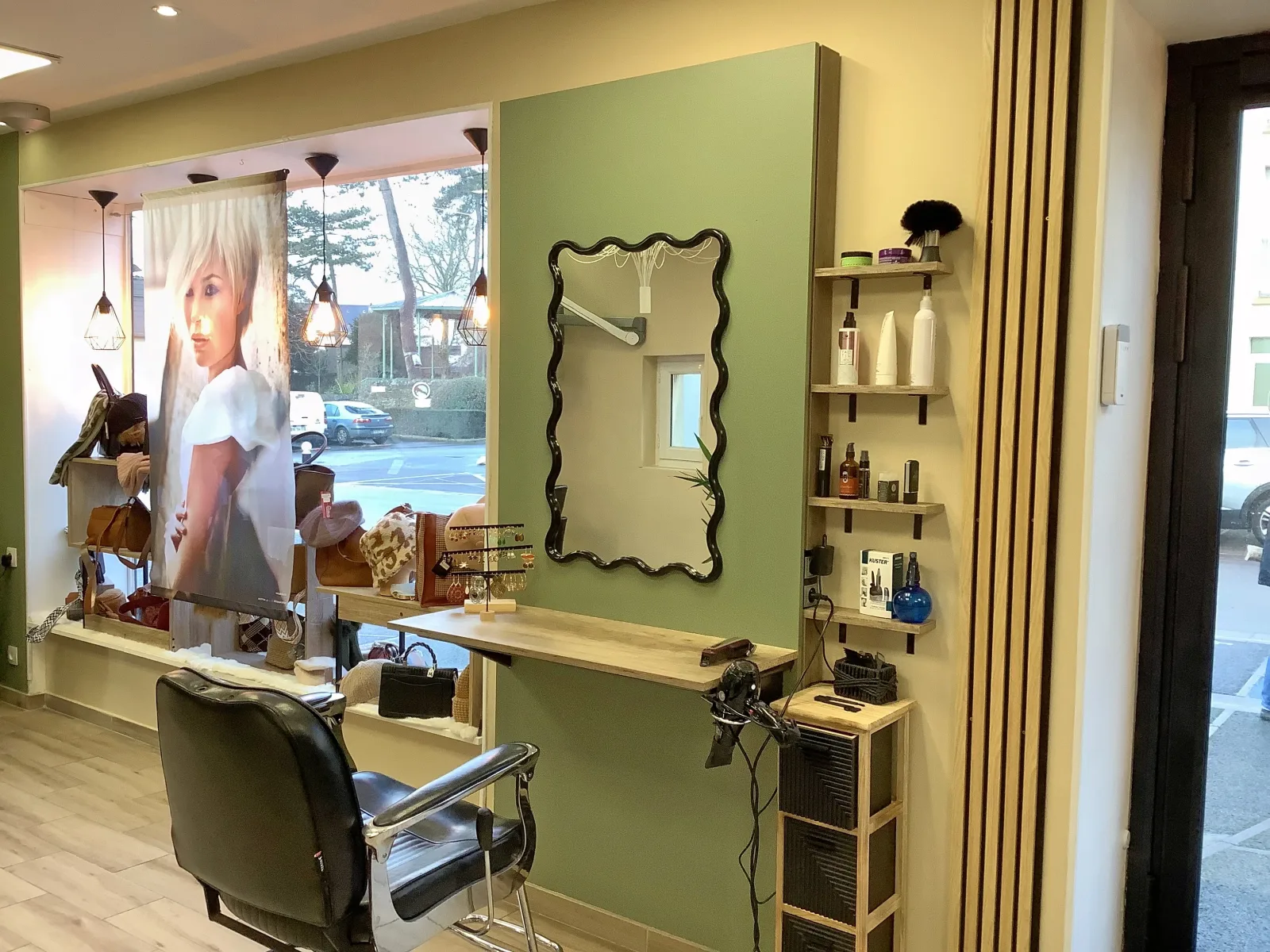 Espace Coiffure - Coiffure Donville-les-Bains - Espace Coiffure - Photo Galerie - OneBooking