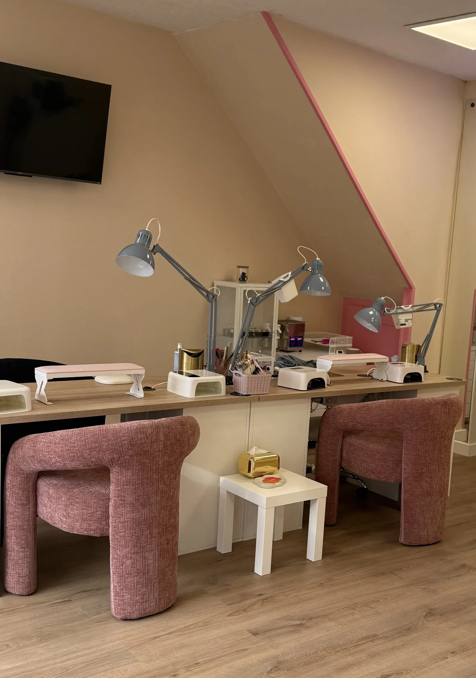 BLOOM NAIL STUDIO - Onglerie Hazebrouck - BLOOM NAIL STUDIO - Photo Galerie - OneBooking