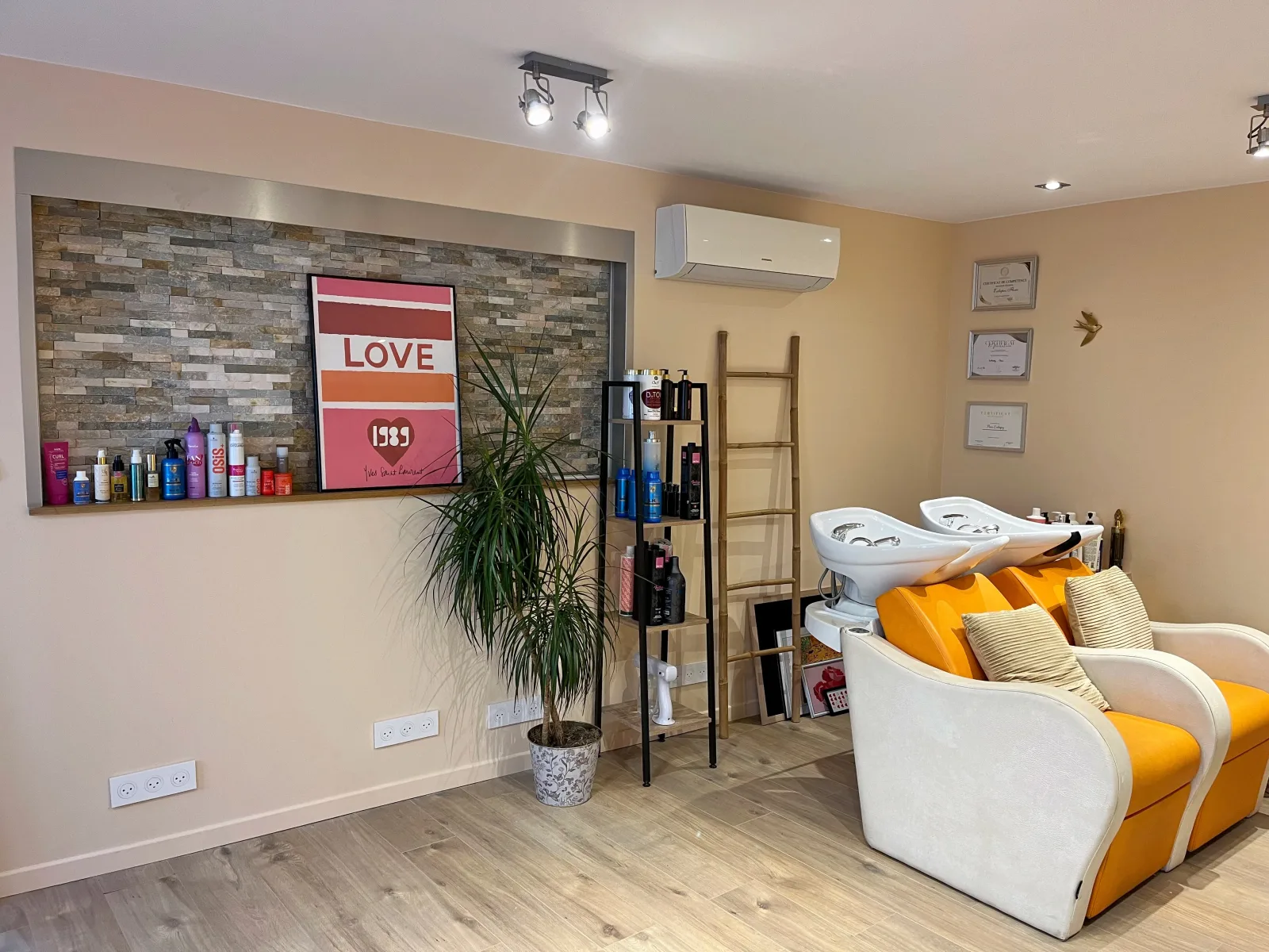 Salon Flora - Coiffure Gaillac - Salon Flora - Photo Galerie - OneBooking