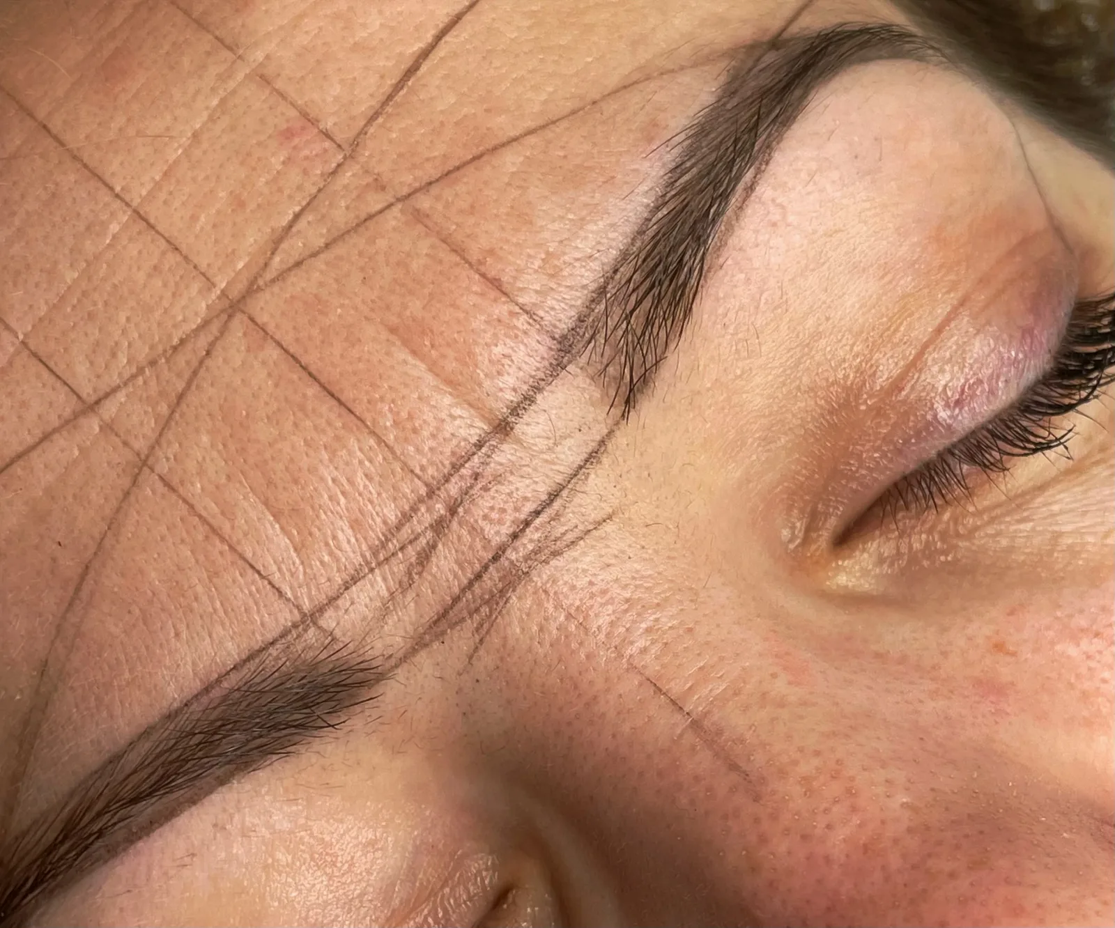 Dermatelier - Sourcils & cils Neuilly-Plaisance - DERMATELIER - Photo Galerie - OneBooking