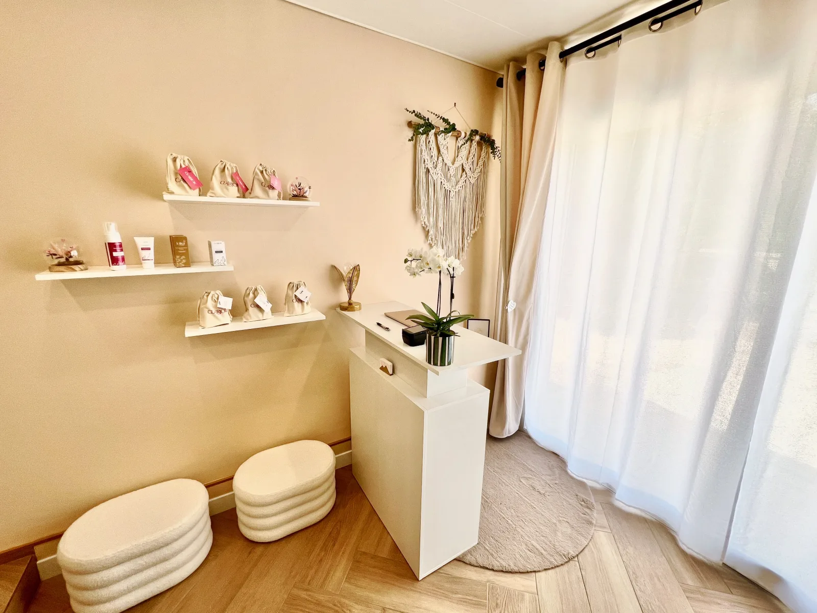 EMYBEAUTY - Institut de beauté Poulx - EMYBEAUTY - Photo Galerie - OneBooking