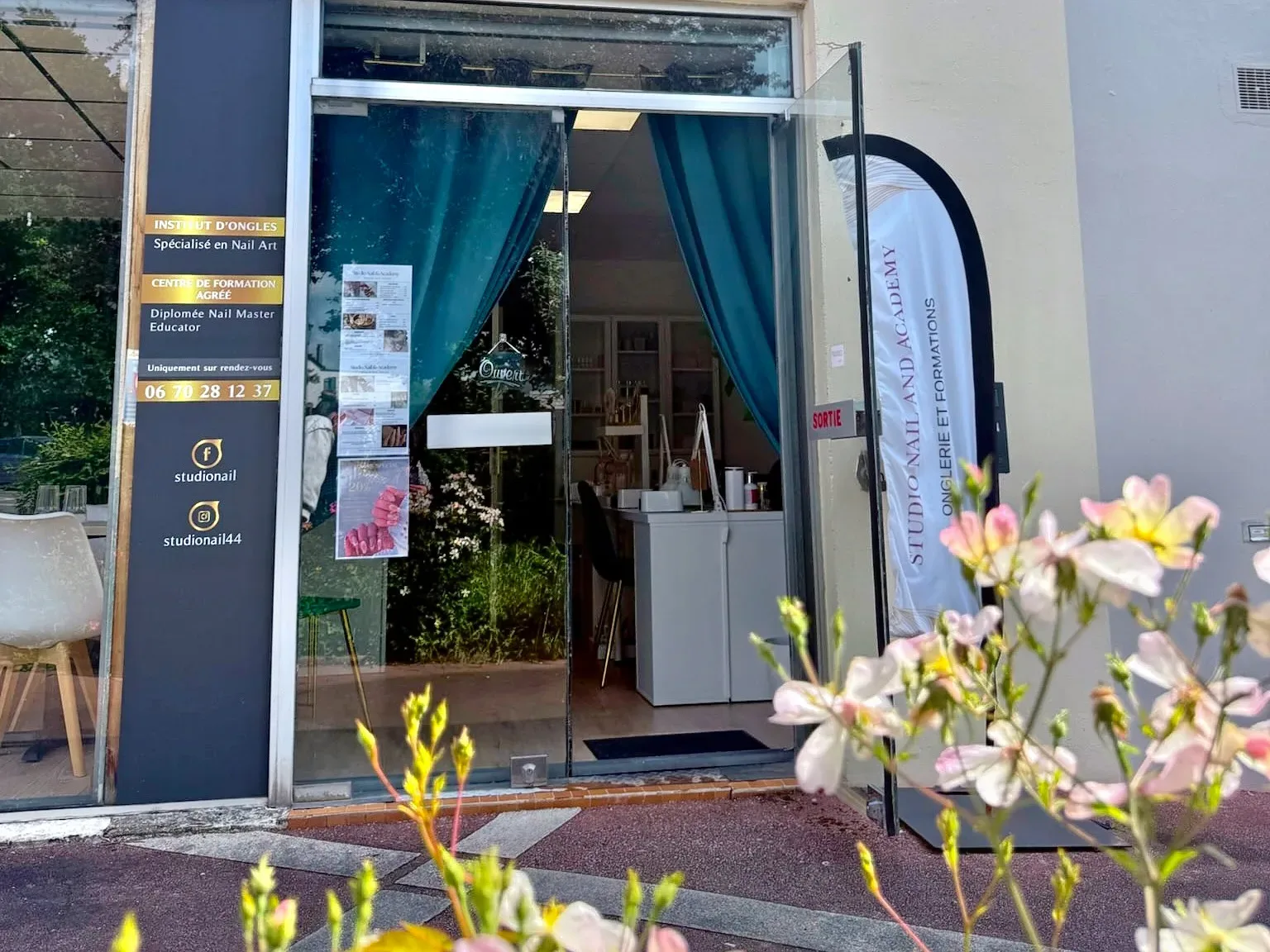 Institut d'ongles Studio Nail Chapelle sur Erdre - Onglerie La Chapelle-sur-Erdre - Institut d'ongles Studio Nail Chapelle sur Erdre - Photo Galerie - OneBooking
