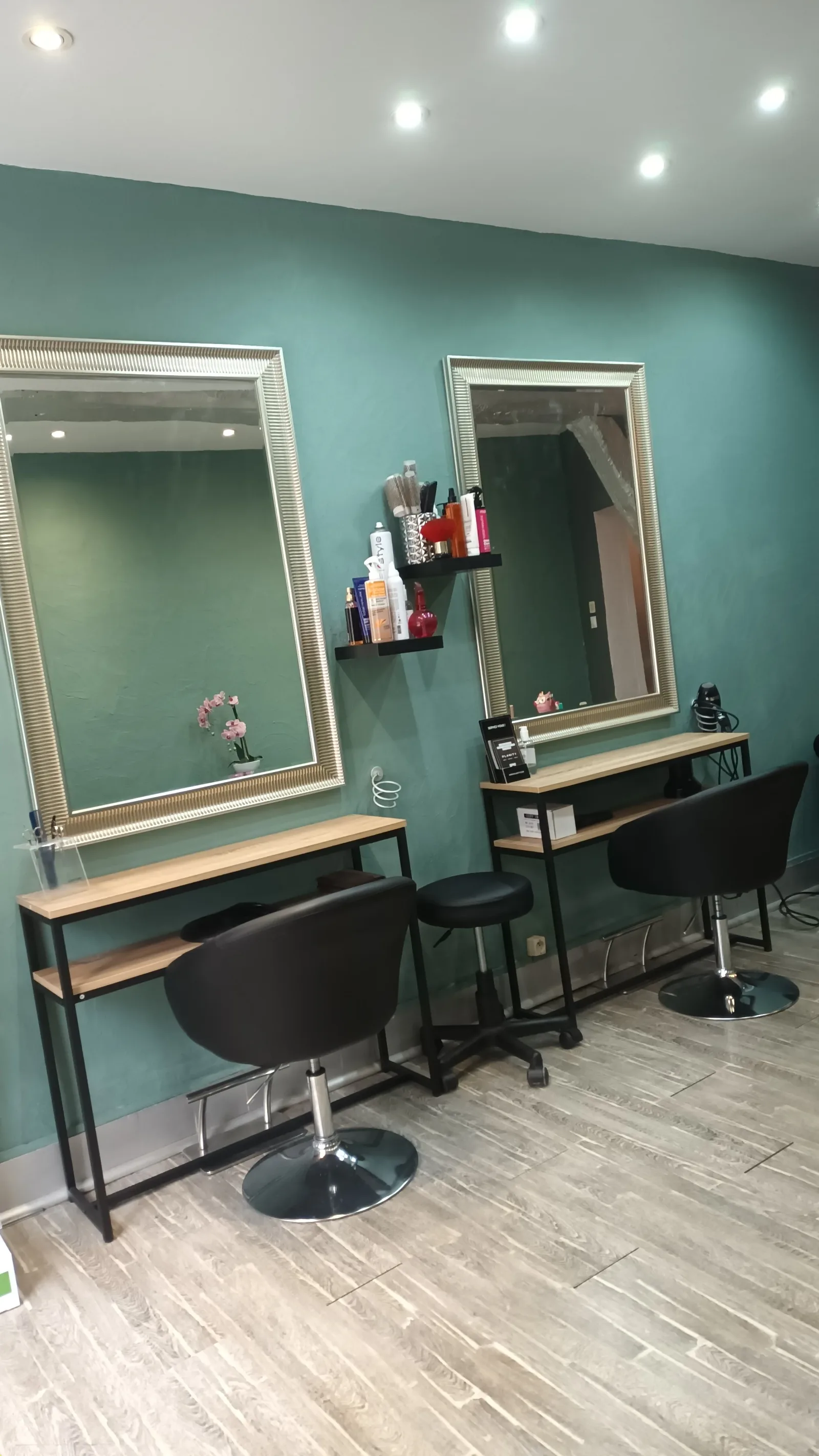 JUST POUR ELLE - Coiffure Louviers - JUST POUR ELLE - Photo Galerie - OneBooking