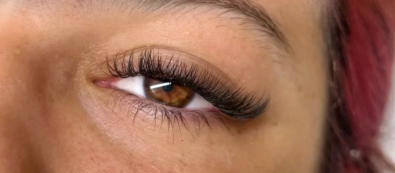 Viktoria Glam - Sourcils & cils La Penne-sur-Huveaune - Viktoria Glam - Photo Galerie - OneBooking