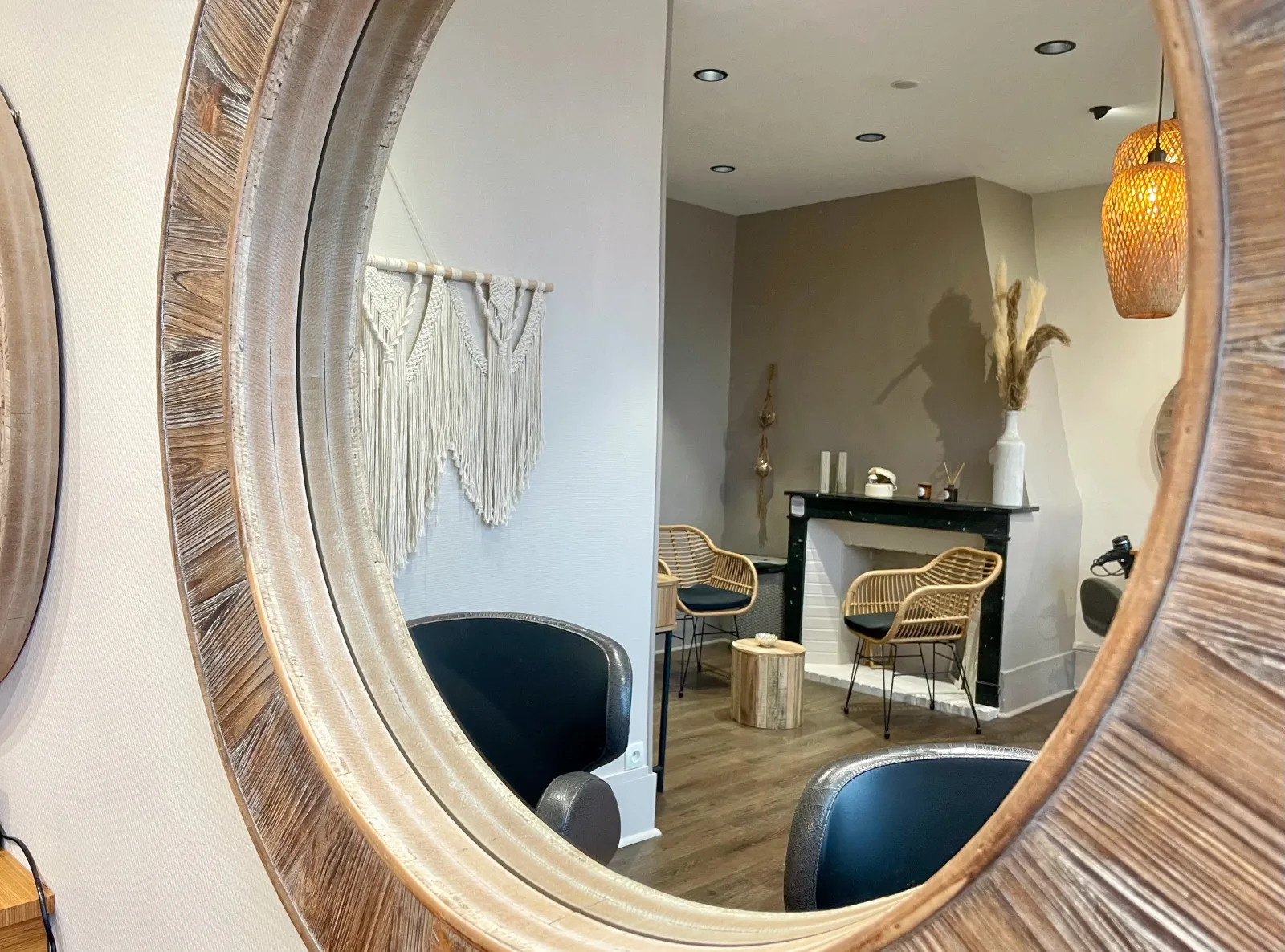 Histoire de Coupe by PEOPLE - Coiffure Le Neubourg - Histoire de Coupe by PEOPLE - Photo Galerie - OneBooking