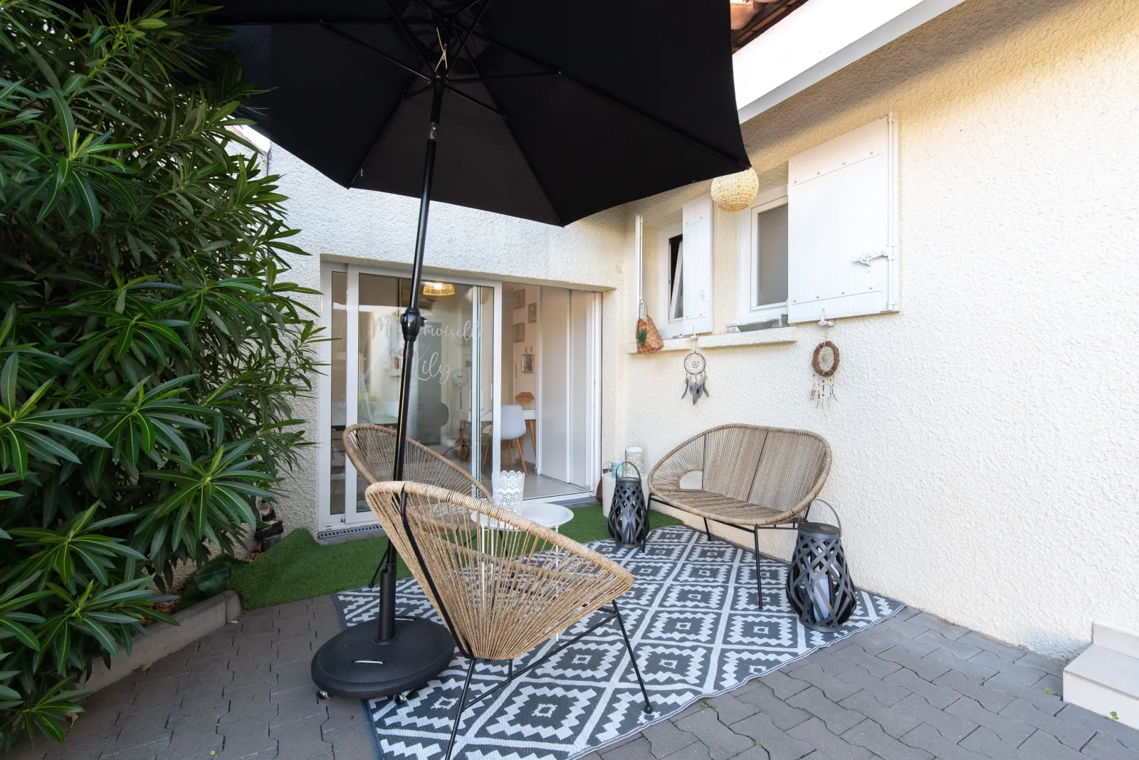 Mademoiselle Lily - Institut de beauté Pérols - Mademoiselle Lily - Photo Galerie - OneBooking