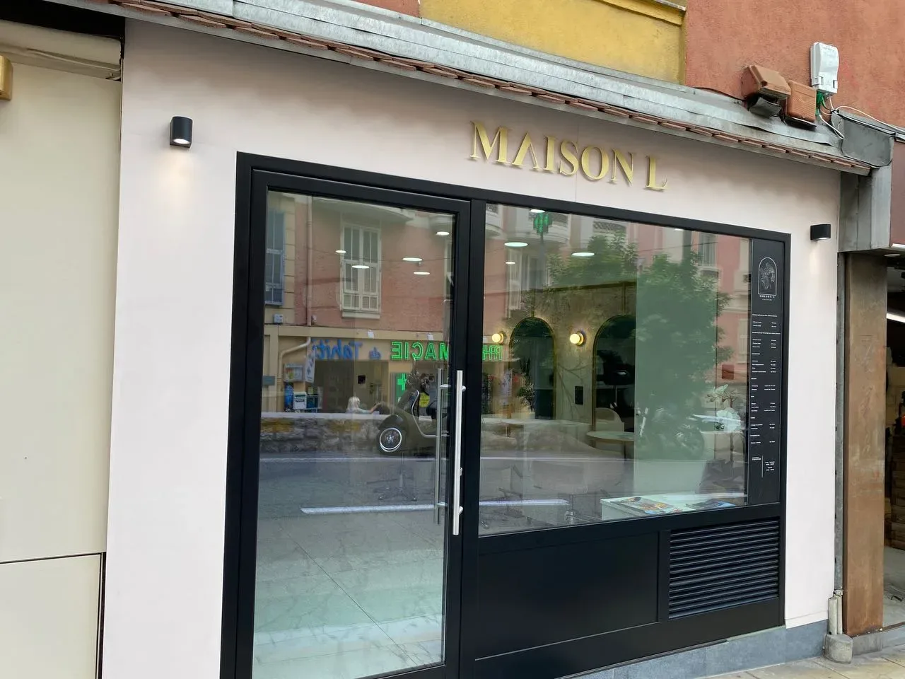 Maison L - Coiffure Villefranche-sur-Mer - Maison L - Photo Galerie - OneBooking