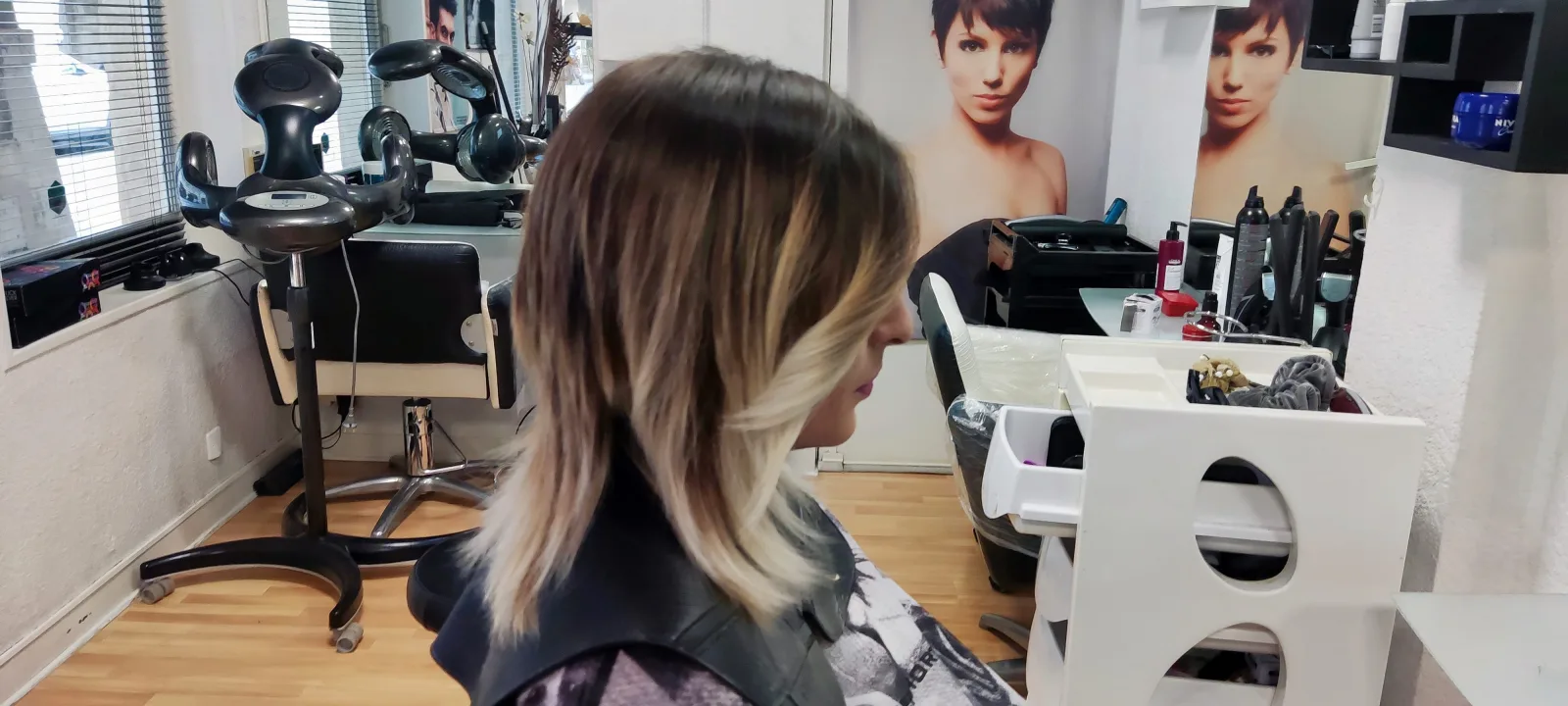 Salon Jeanna - Coiffure La Rochelle - Salon Jeanna - Photo Galerie - OneBooking