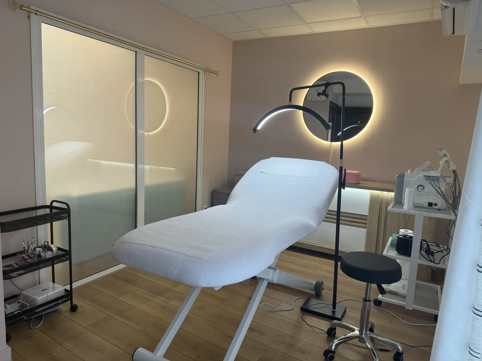 Derma Jolie - Onglerie Saint-Denis - Derma Jolie - Photo Galerie - OneBooking