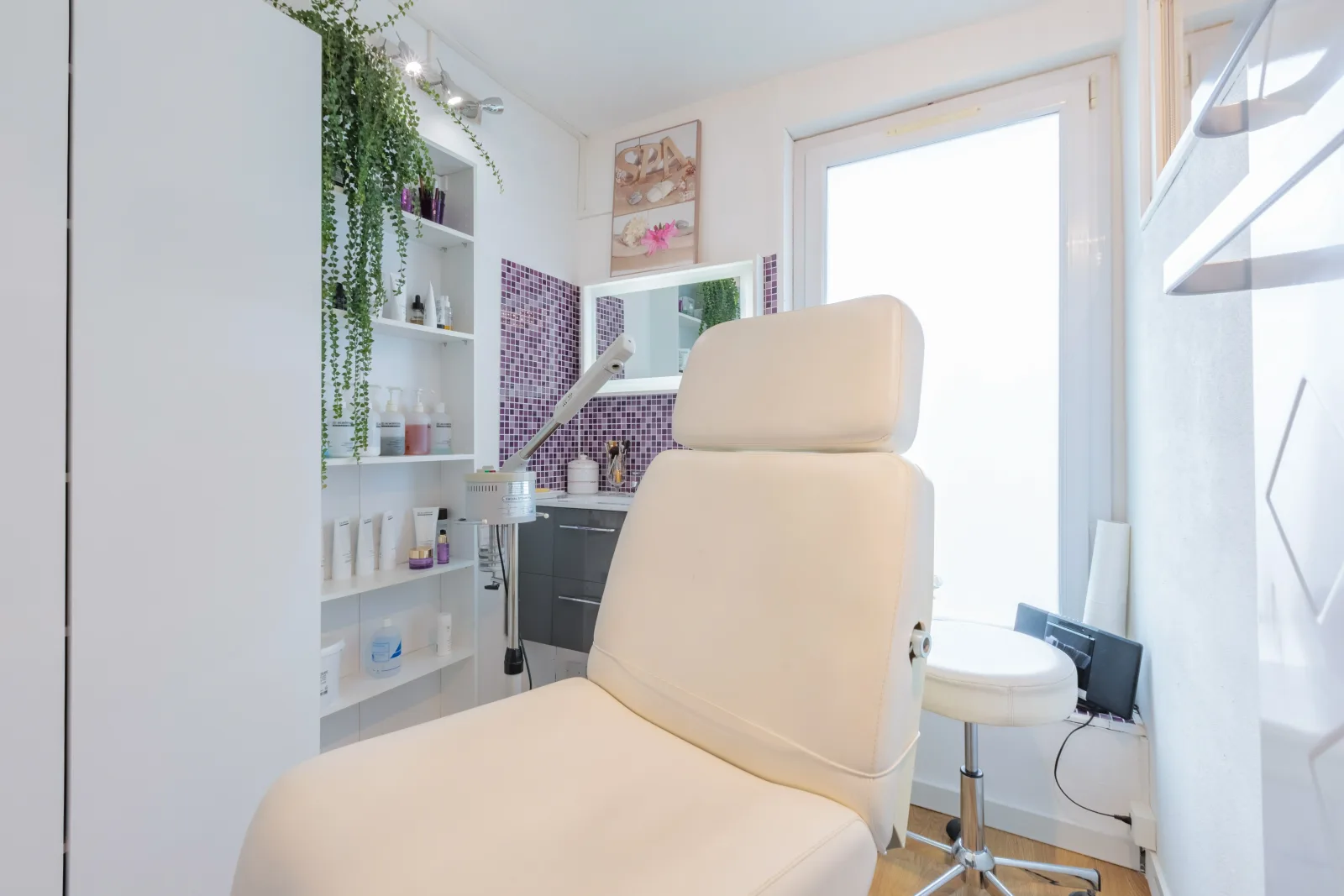 LIBERTÉ Coiffure & Esthétique - Coiffure Le Neubourg - LIBERTÉ Coiffure & Esthétique - Photo Galerie - OneBooking