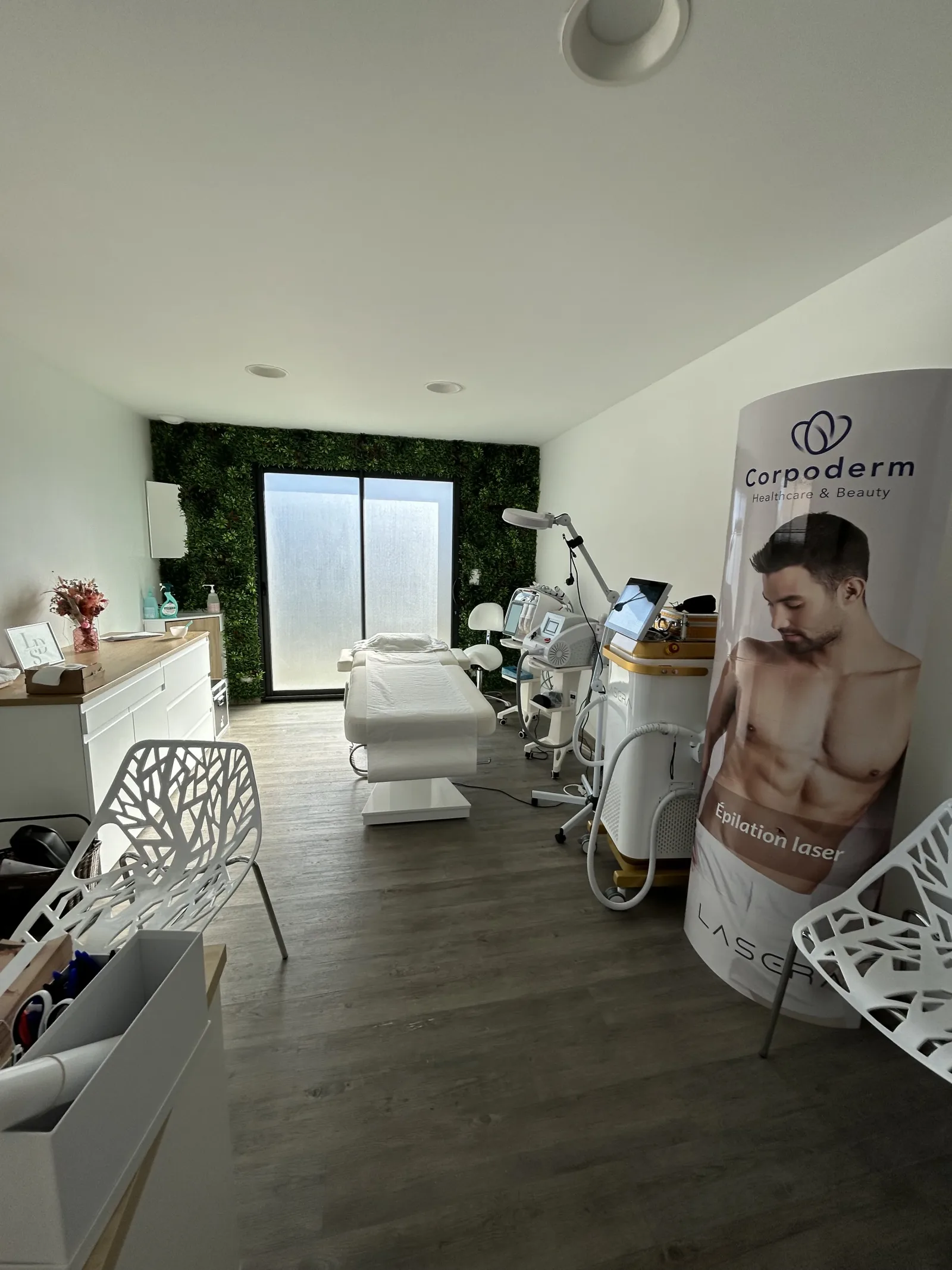 Cabinet LDS (Laser, Détatouage et Soins) - Institut de beauté Cenon - Cabinet LDS (Laser, Détatouage et Soins) - Photo Galerie - OneBooking