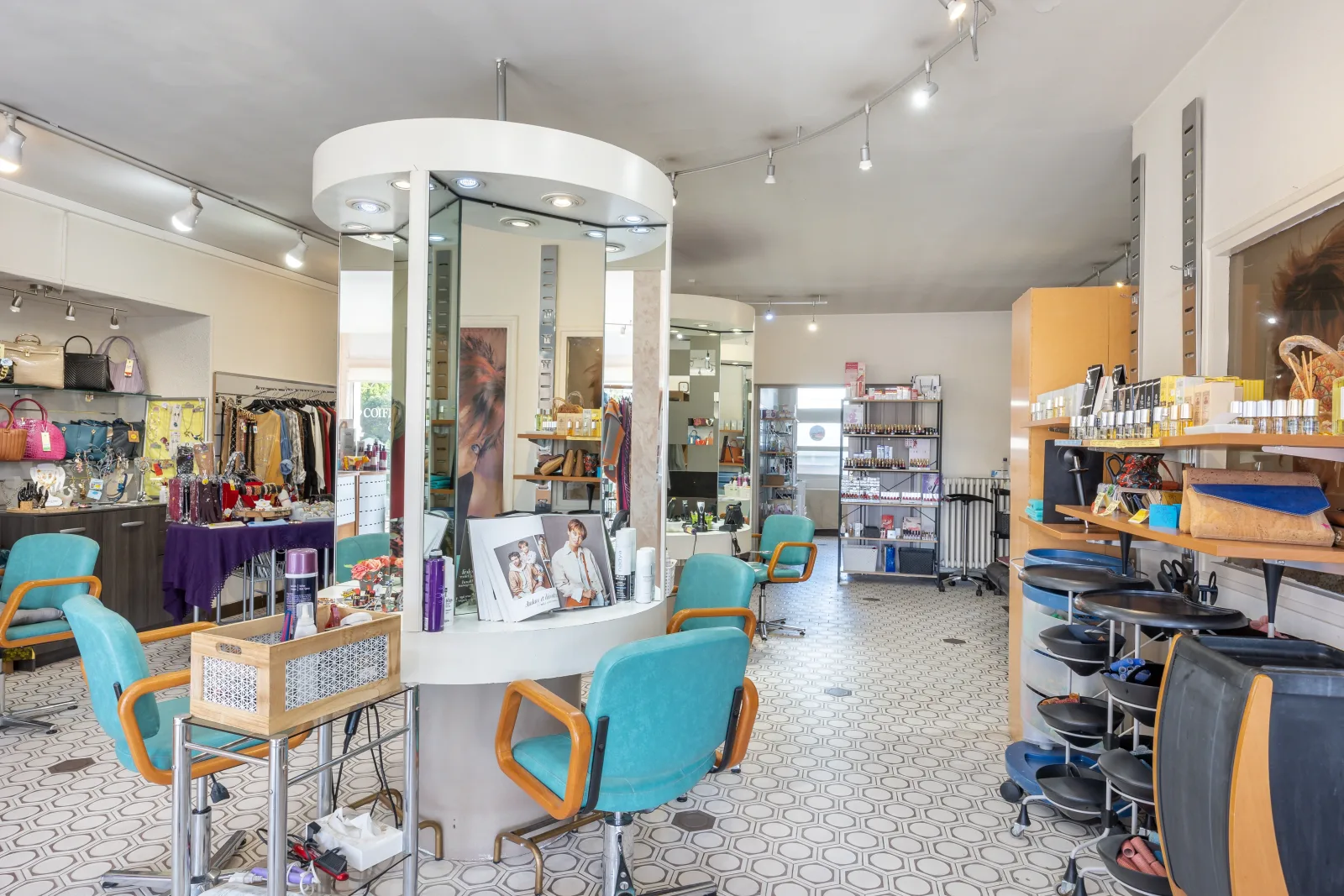 Expert - Coiffure / Esthetique - Coiffure Joigny - Expert - Coiffure / Esthetique - Photo Galerie - OneBooking