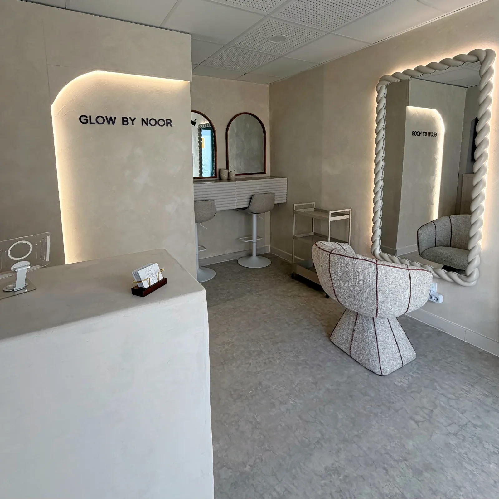Glow by Noor - Coiffure Ségny - Glow by Noor - Photo Galerie - OneBooking