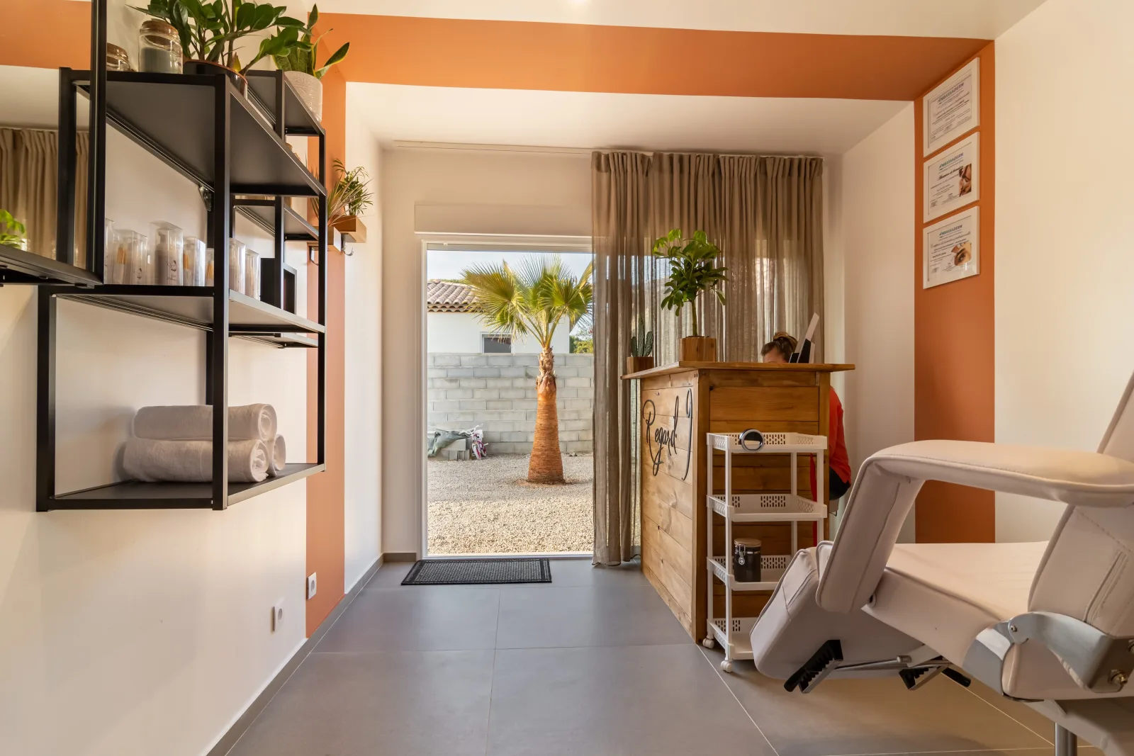 Regard 9 - Onglerie Vidauban - Regard 9 - Photo Galerie - OneBooking