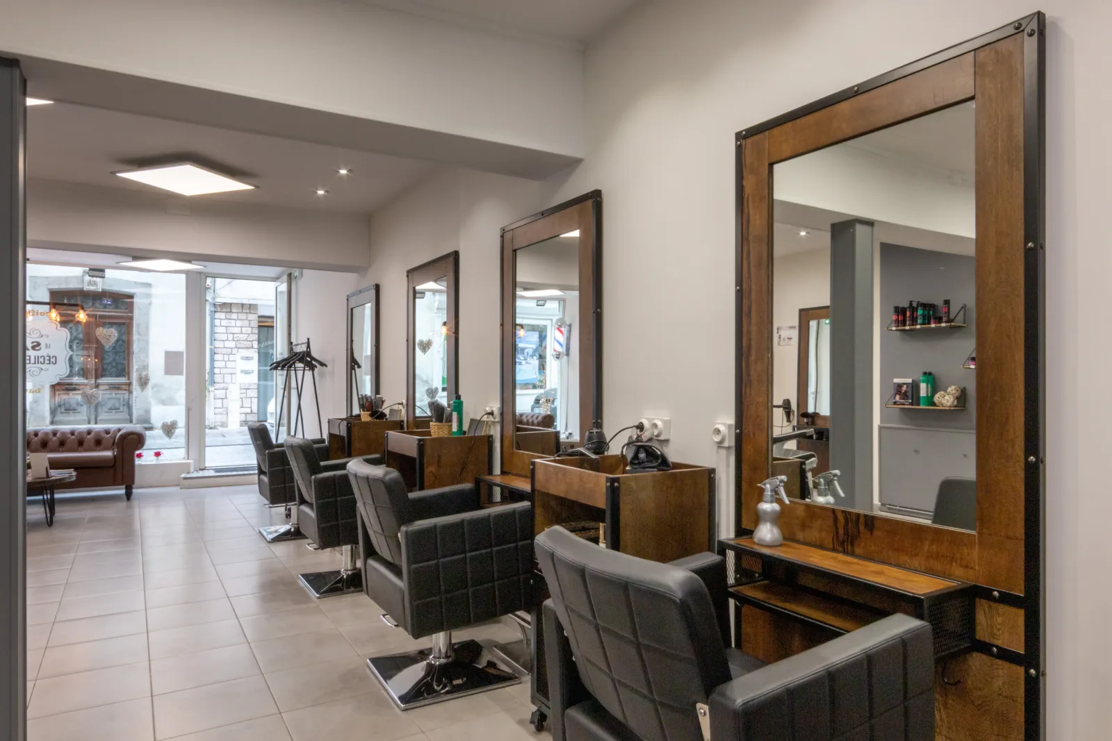 Le salon by Cecile et Virginie - Coiffure Revel - Le salon by Cecile et Virginie - Photo Galerie - OneBooking