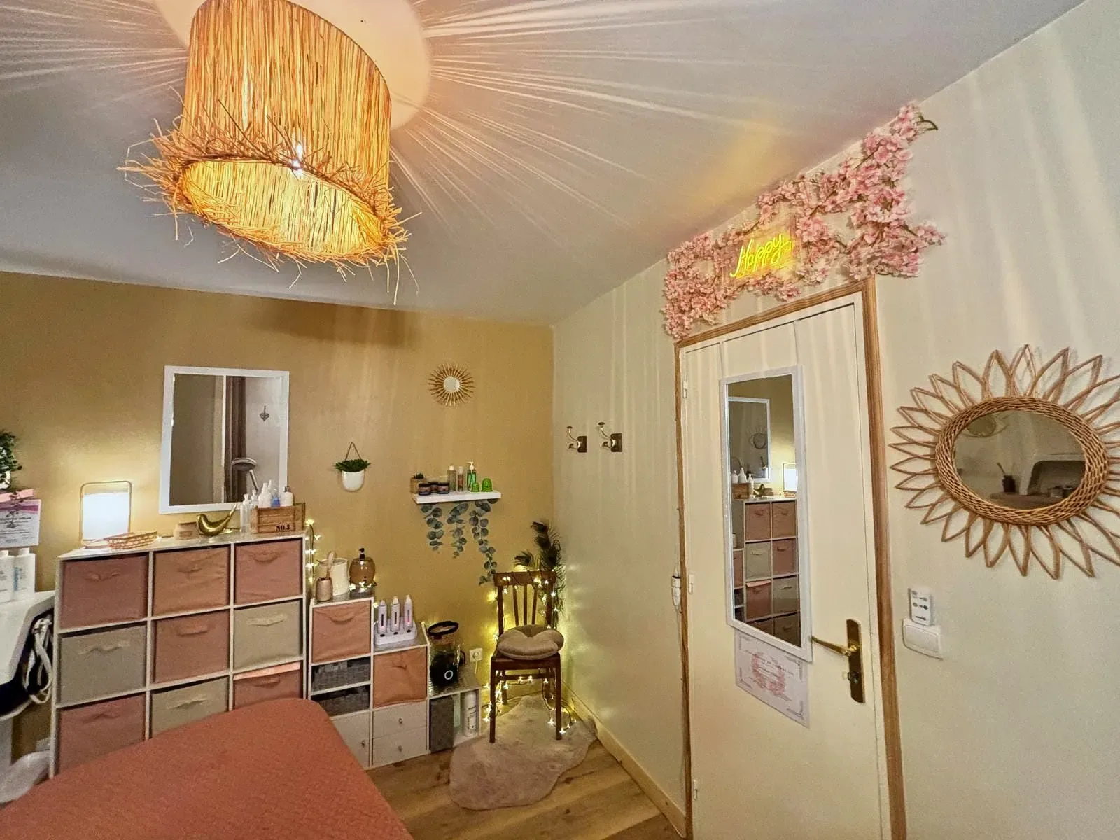 As estimez-vous / salon Les Noisetiers - Onglerie Saint-Lô - As estimez-vous / salon Les Noisetiers - Photo Galerie - OneBooking