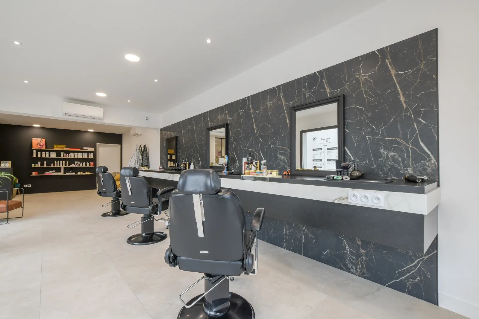 Le kiosque - Jean Eloi Vitry Coiffeur mixte barbier - Coiffure Carbonne - Le kiosque - Jean Eloi Vitry Coiffeur mixte barbier - Photo Galerie - OneBooking