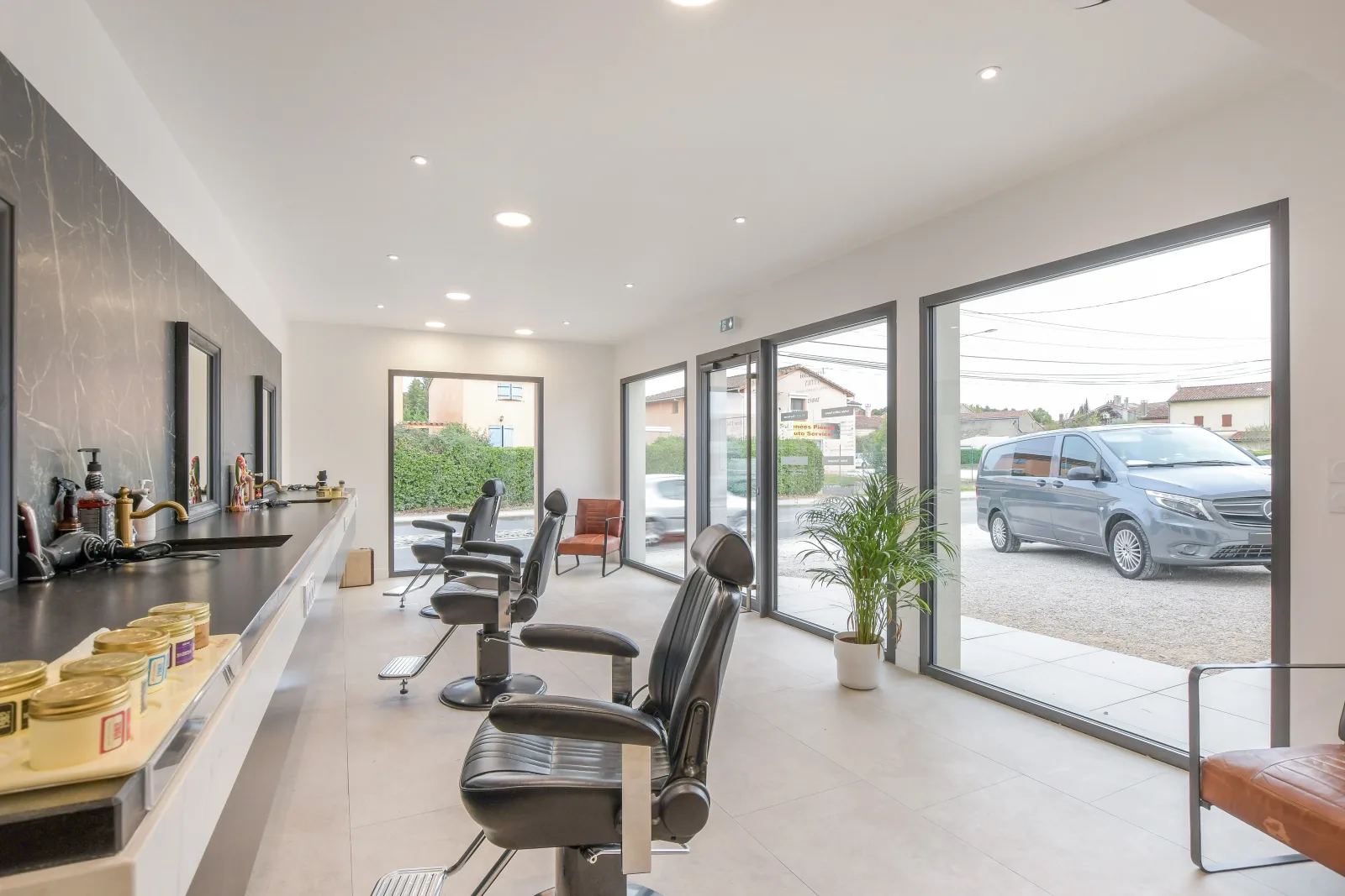 Le kiosque - Jean Eloi Vitry Coiffeur mixte barbier - Coiffure Carbonne - Le kiosque - Jean Eloi Vitry Coiffeur mixte barbier - Photo Galerie - OneBooking