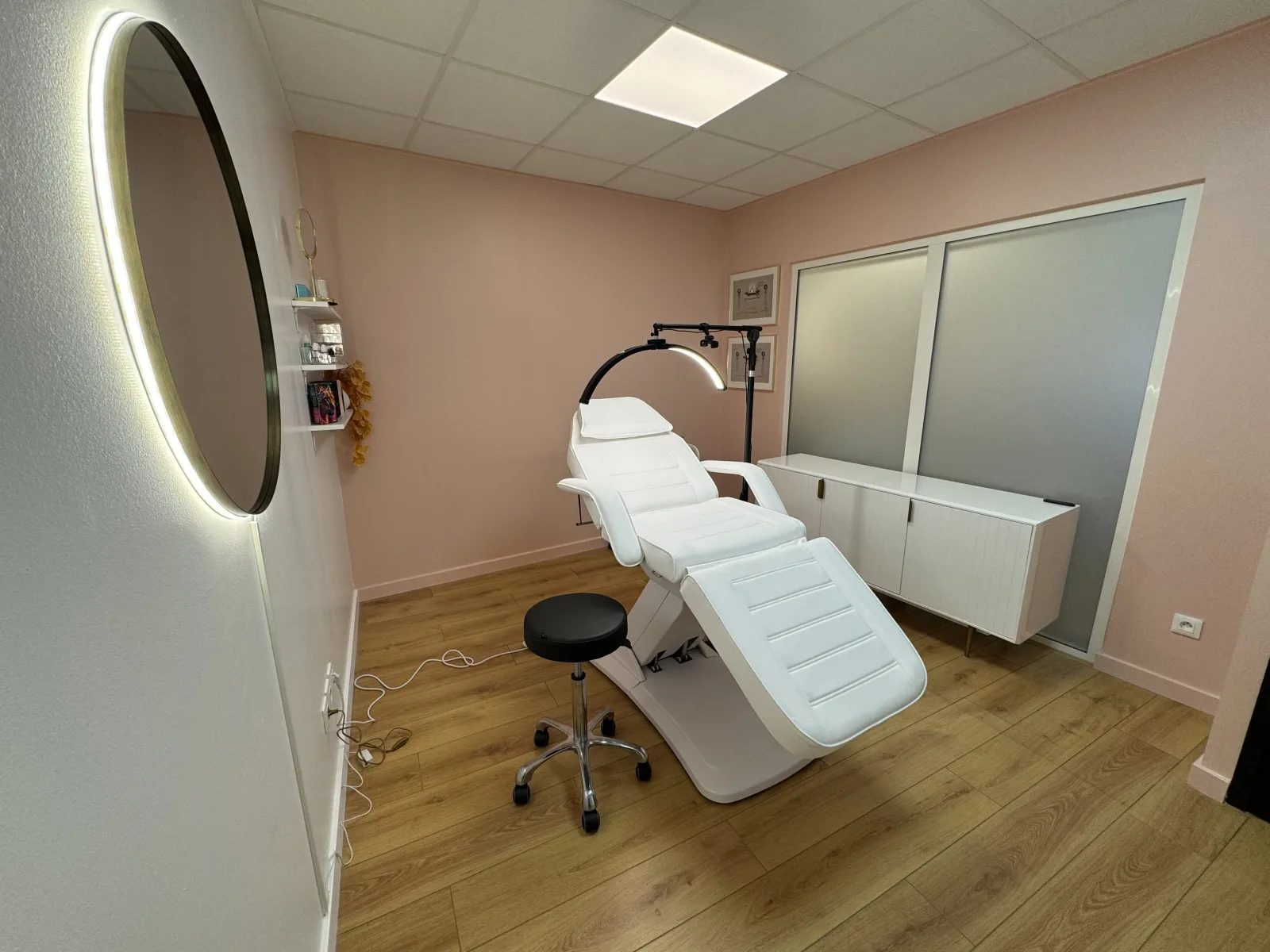 Derma Jolie - Onglerie Saint-Denis - Derma Jolie - Photo Galerie - OneBooking