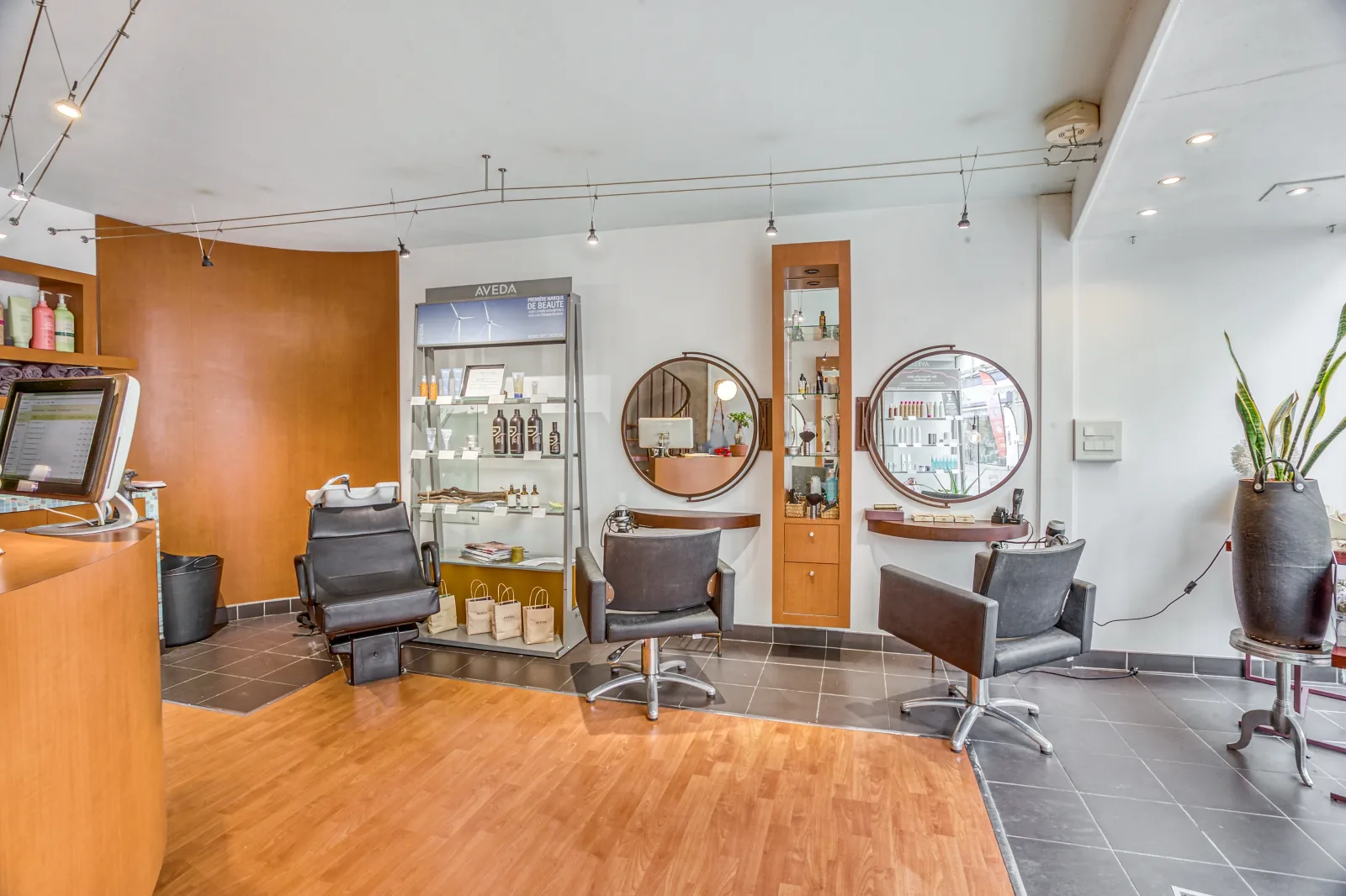 Aveda Coiffeur - Coiffure Cognac - Aveda Coiffeur - Photo Galerie - OneBooking