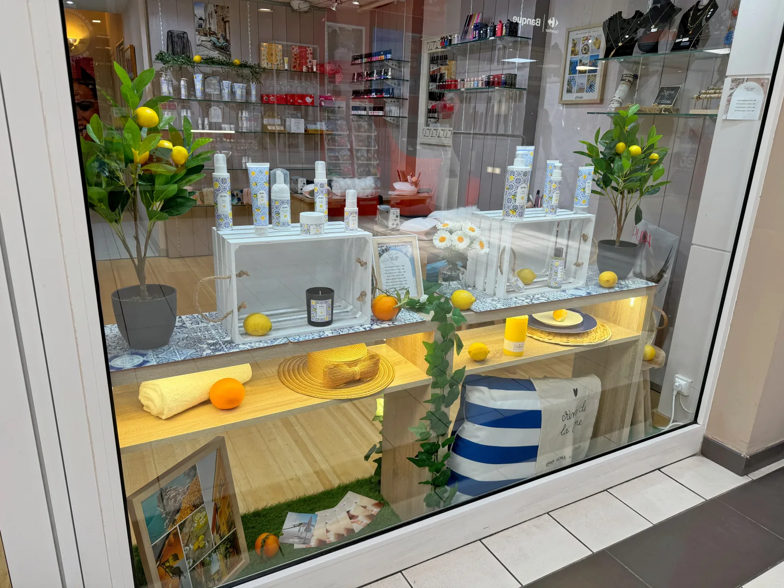 Top Coiffure - Nymphea - Coiffure Villefranche-de-Rouergue - Top Coiffure - Nymphea - Photo Galerie - OneBooking