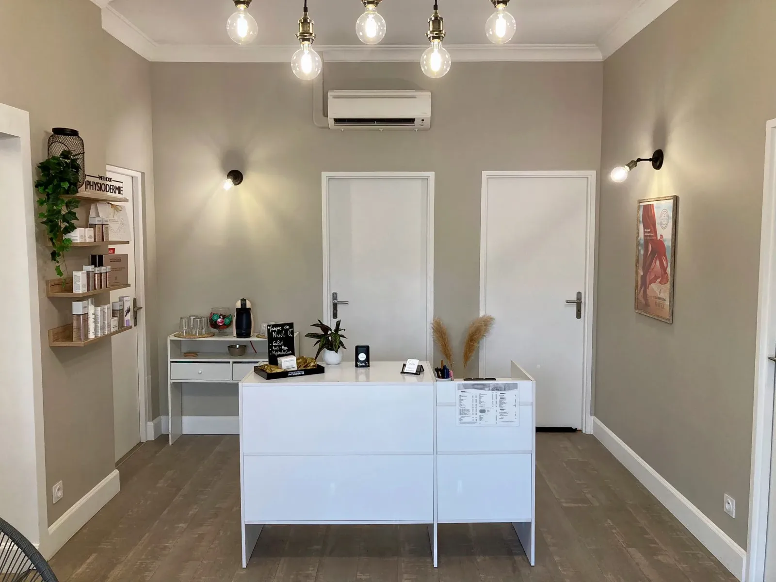 Emyderm "Épilation Laser / Électrolyse" - Institut de beauté Dole - Emyderm "Épilation Laser / Électrolyse" - Photo Galerie - OneBooking