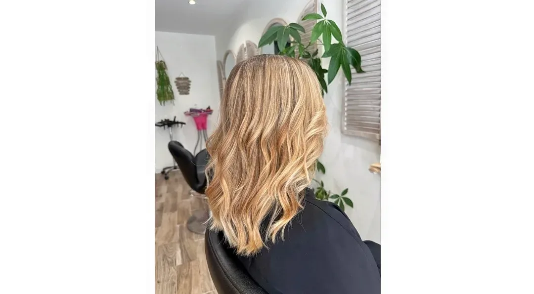 Aurélie Coiffeuse Privée & Thérapeute Capillaire - Coiffure Cuers - Aurélie Coiffeuse Privée & Thérapeute Capillaire - Photo Galerie - OneBooking