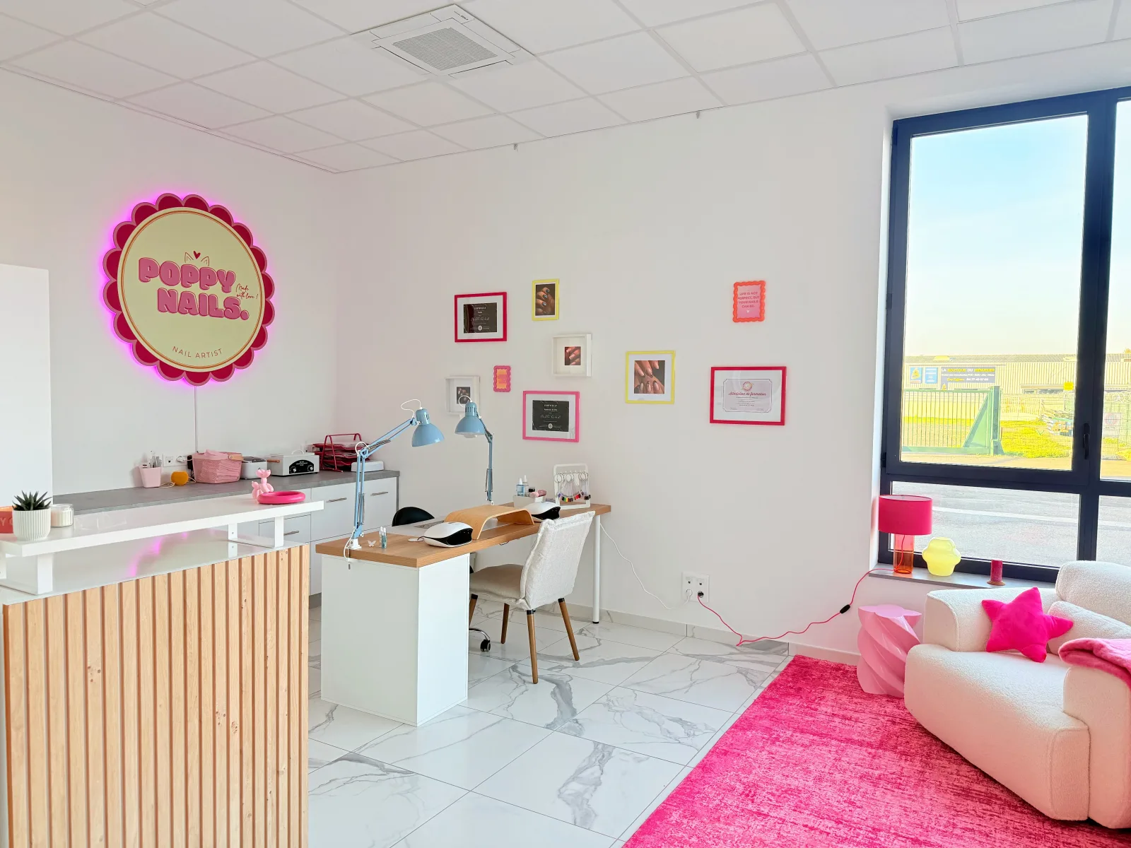 Poppy's Corner - Onglerie Saint-Just-Saint-Rambert - Poppy's Corner - Photo Galerie - OneBooking