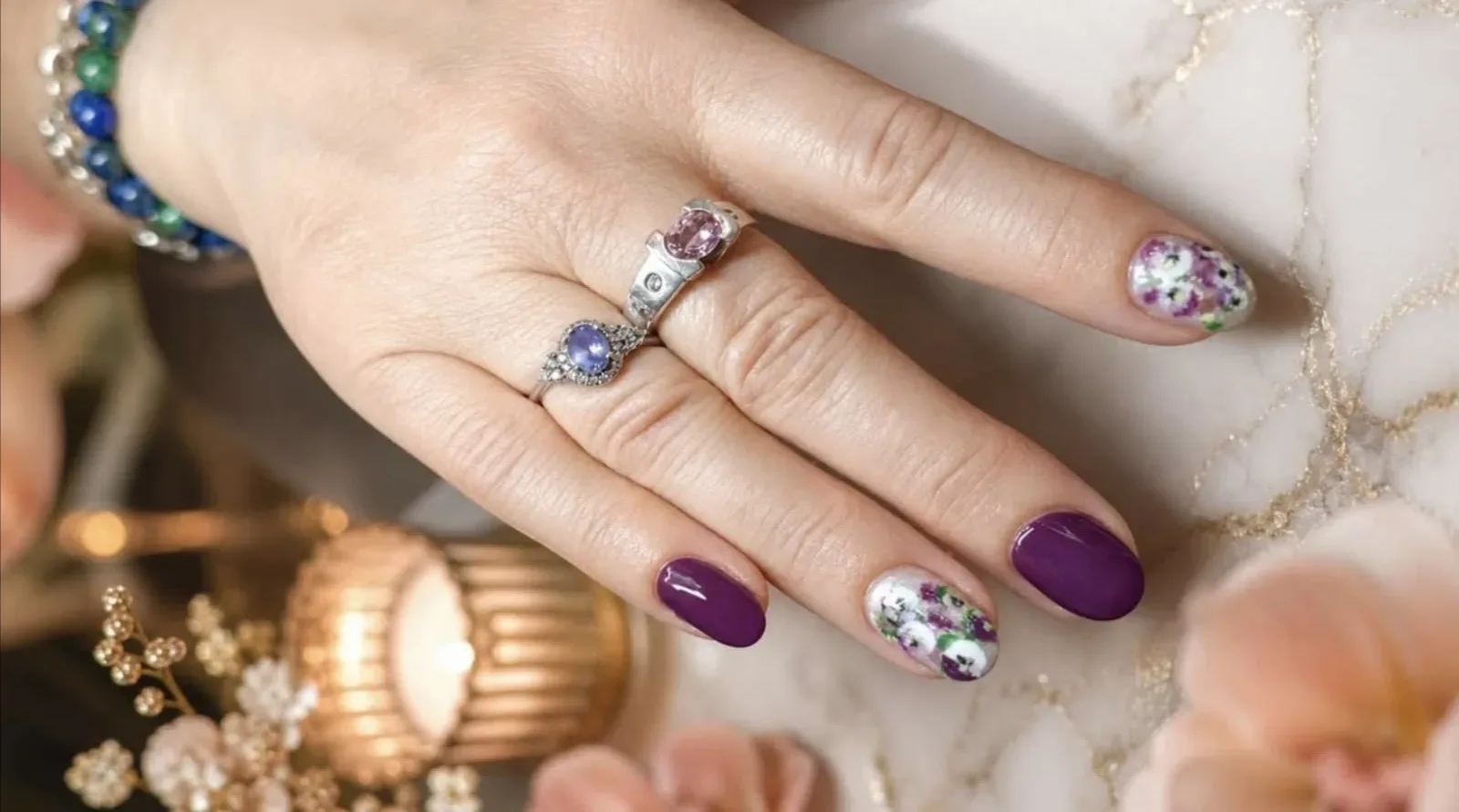 LAYANA ongles et cils & PERLE DE DÉTENTE - Onglerie Flers - LAYANA ongles et cils & PERLE DE DÉTENTE - Photo Galerie - OneBooking