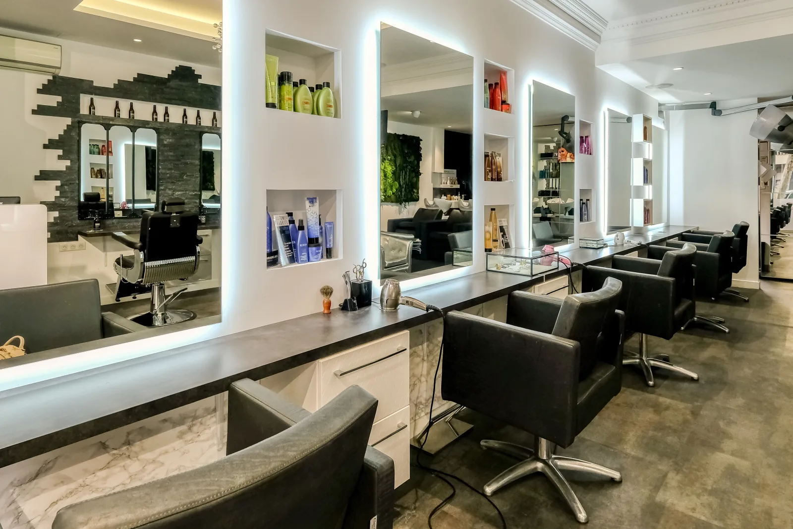 Raphaël Perrier by Marion Dauch - Coiffure Toulouse - Raphaël Perrier by Marion Dauch - Photo Galerie - OneBooking