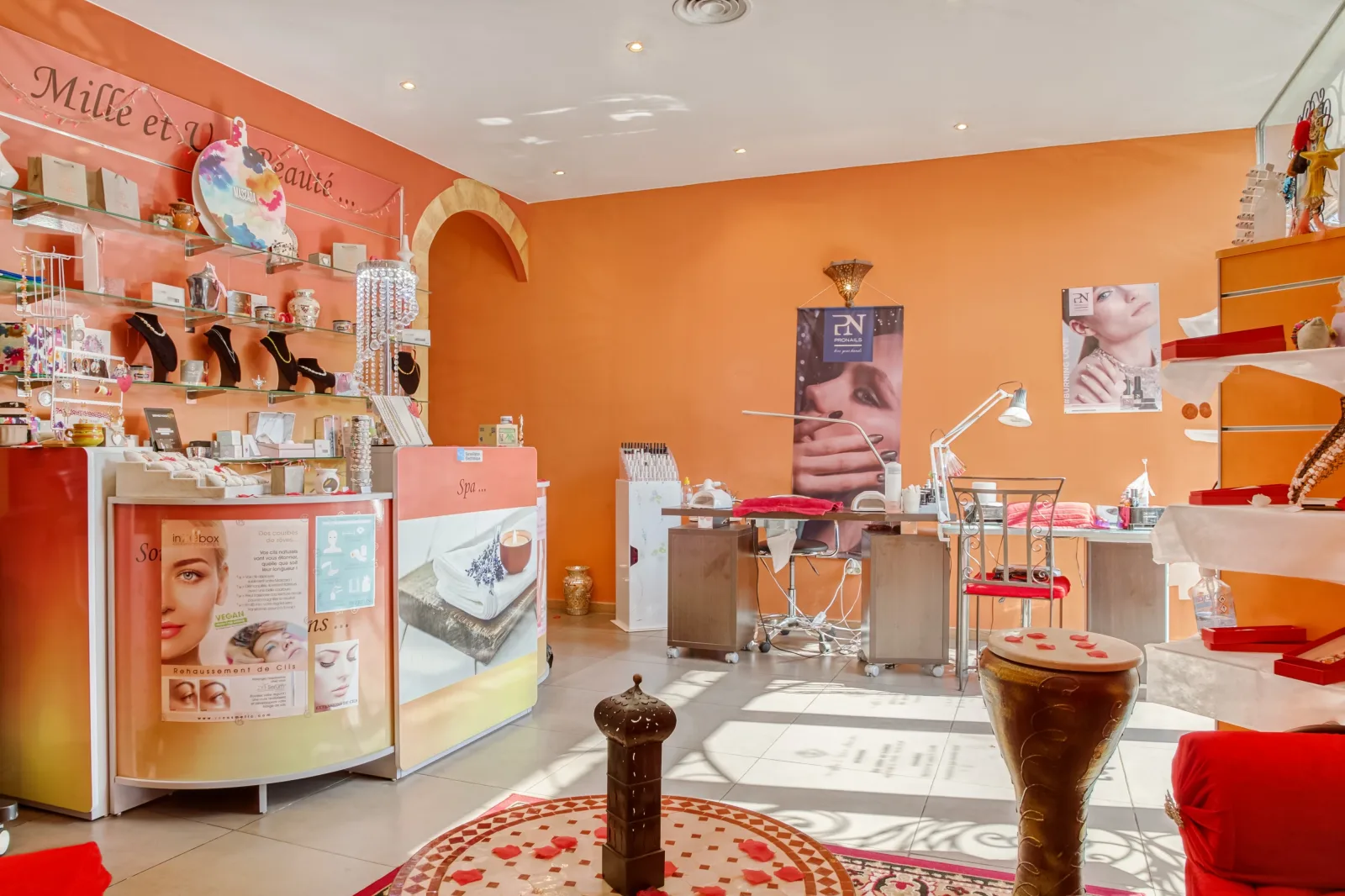 Mille et Une Beauté - Onglerie La Seyne-sur-Mer - Mille et Une Beauté - Photo Galerie - OneBooking