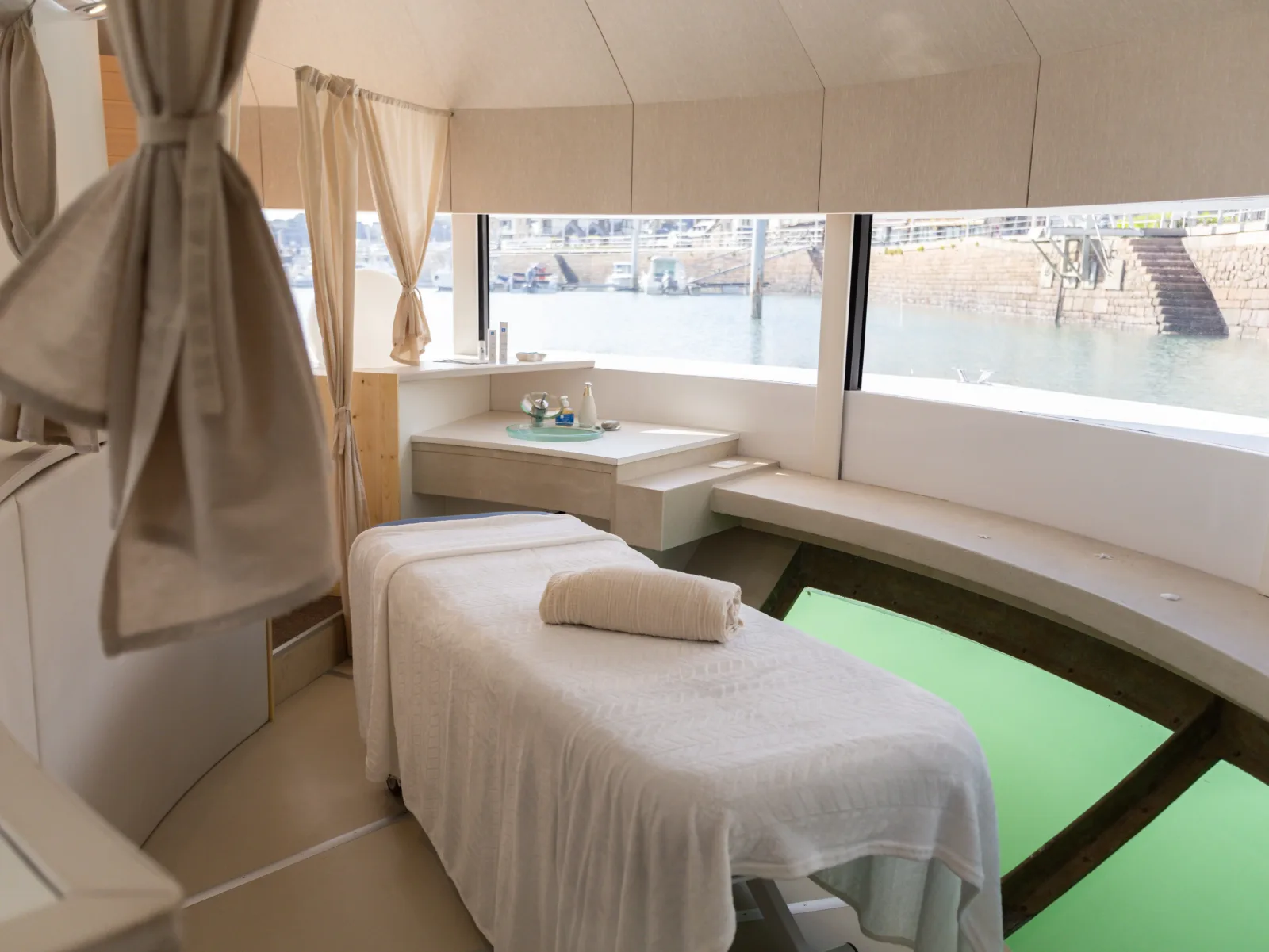 Massages Marins by Anthenea Wellness - Institut de beauté Perros-Guirec - Massages Marins by Anthenea Wellness - Photo Galerie - OneBooking
