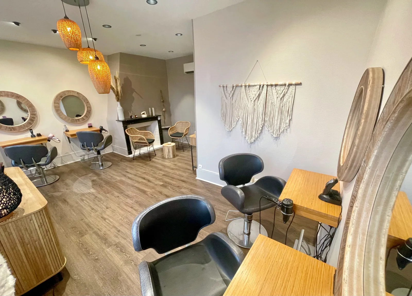 Histoire de Coupe by PEOPLE - Coiffure Le Neubourg - Histoire de Coupe by PEOPLE - Photo Galerie - OneBooking