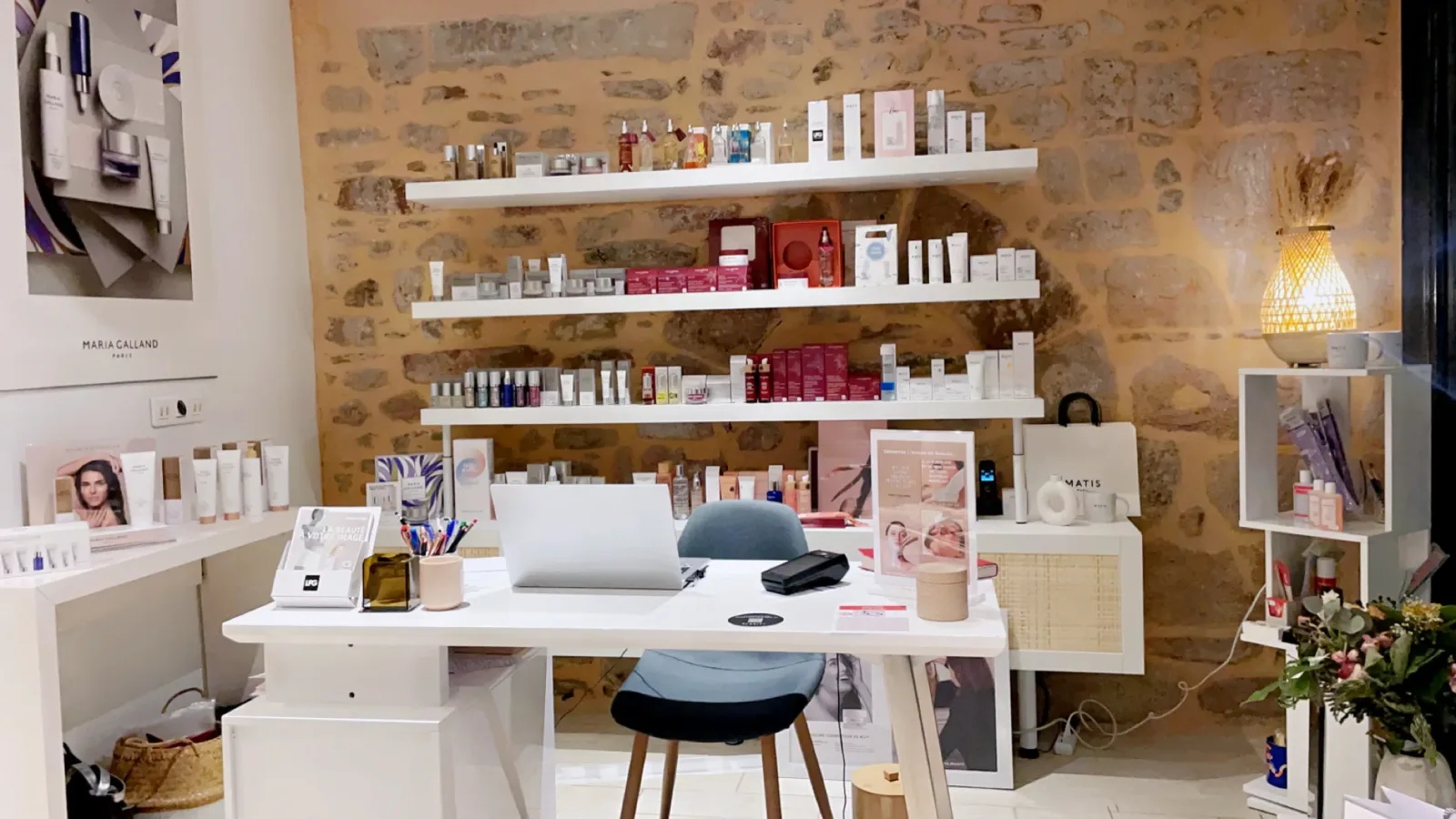 L’art du Soin Institut Bien-Être - Onglerie Rodez - L’art du Soin Institut Bien-Être - Photo Galerie - OneBooking