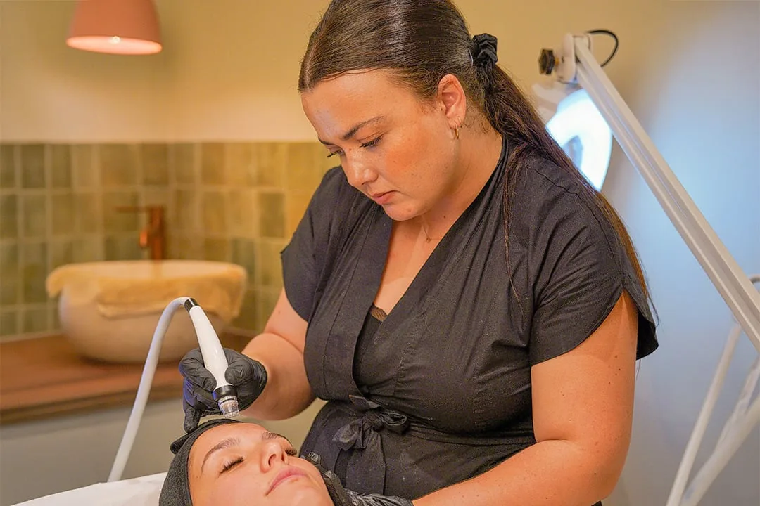Maison Perles (BB'Nails) - Institut de beauté Meyreuil - Maison Perles (BB'Nails) - Photo Galerie - OneBooking