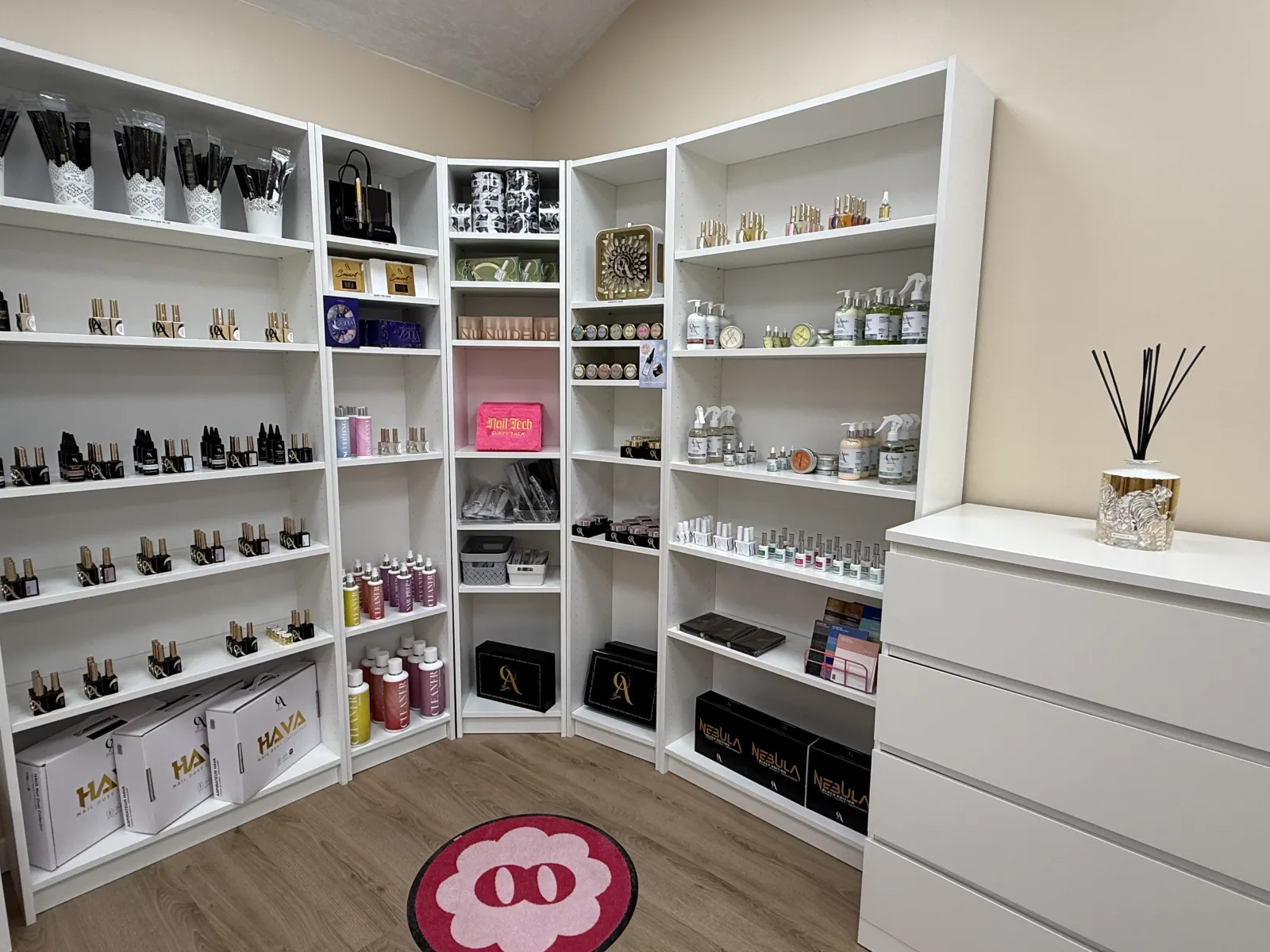 BLOOM NAIL STUDIO - Onglerie Hazebrouck - BLOOM NAIL STUDIO - Photo Galerie - OneBooking